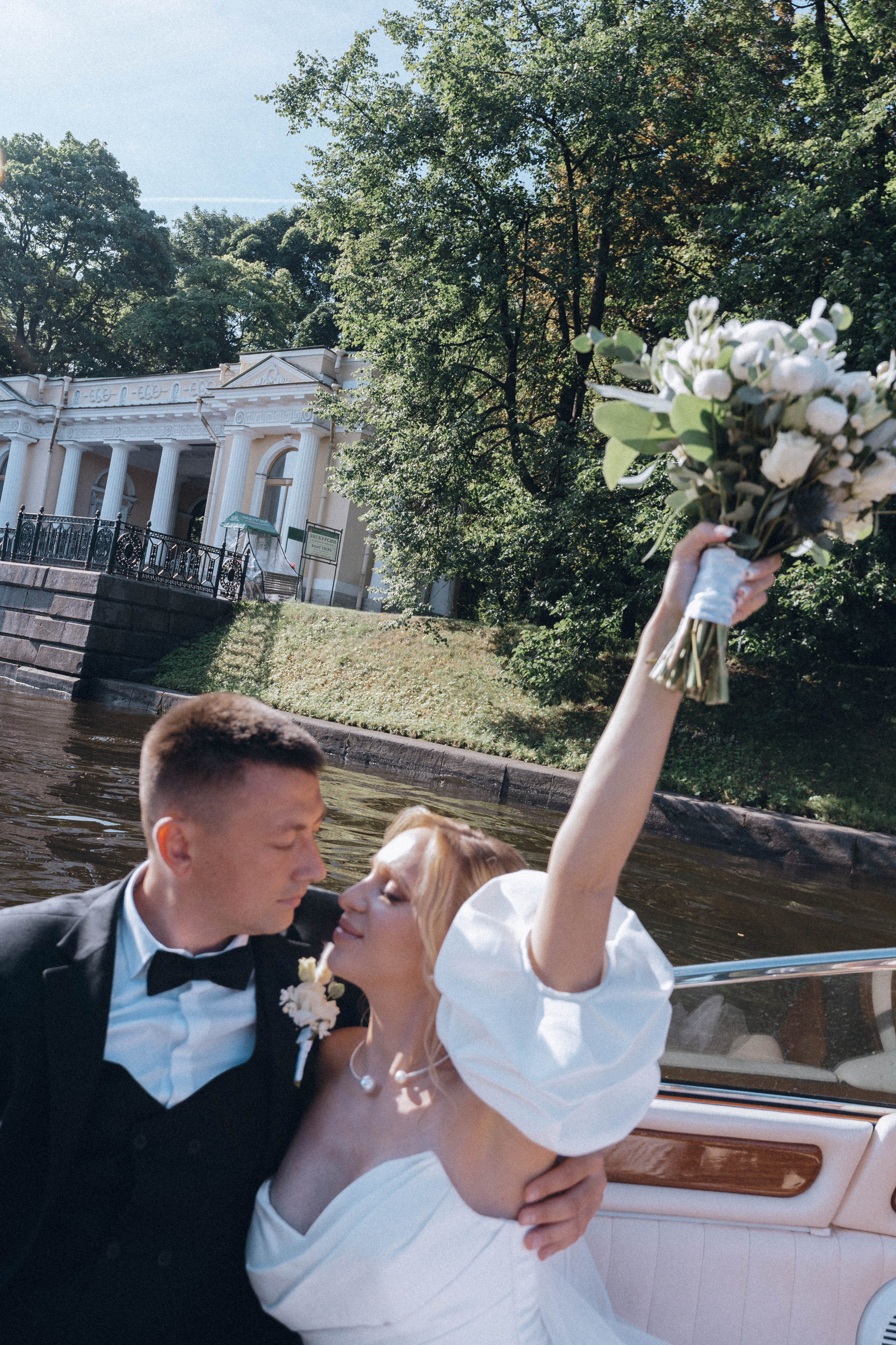 СВАДЕНБНАЯ СЬЕМКА НА КАТЕРЕ ПО КАНАЛАМ САНКТ-ПЕТЕРБУРГА И В АКВАТОРИИ НЕВЫ. Профессиональный фотограф, Санкт-Петербург — Виктория Богомолова