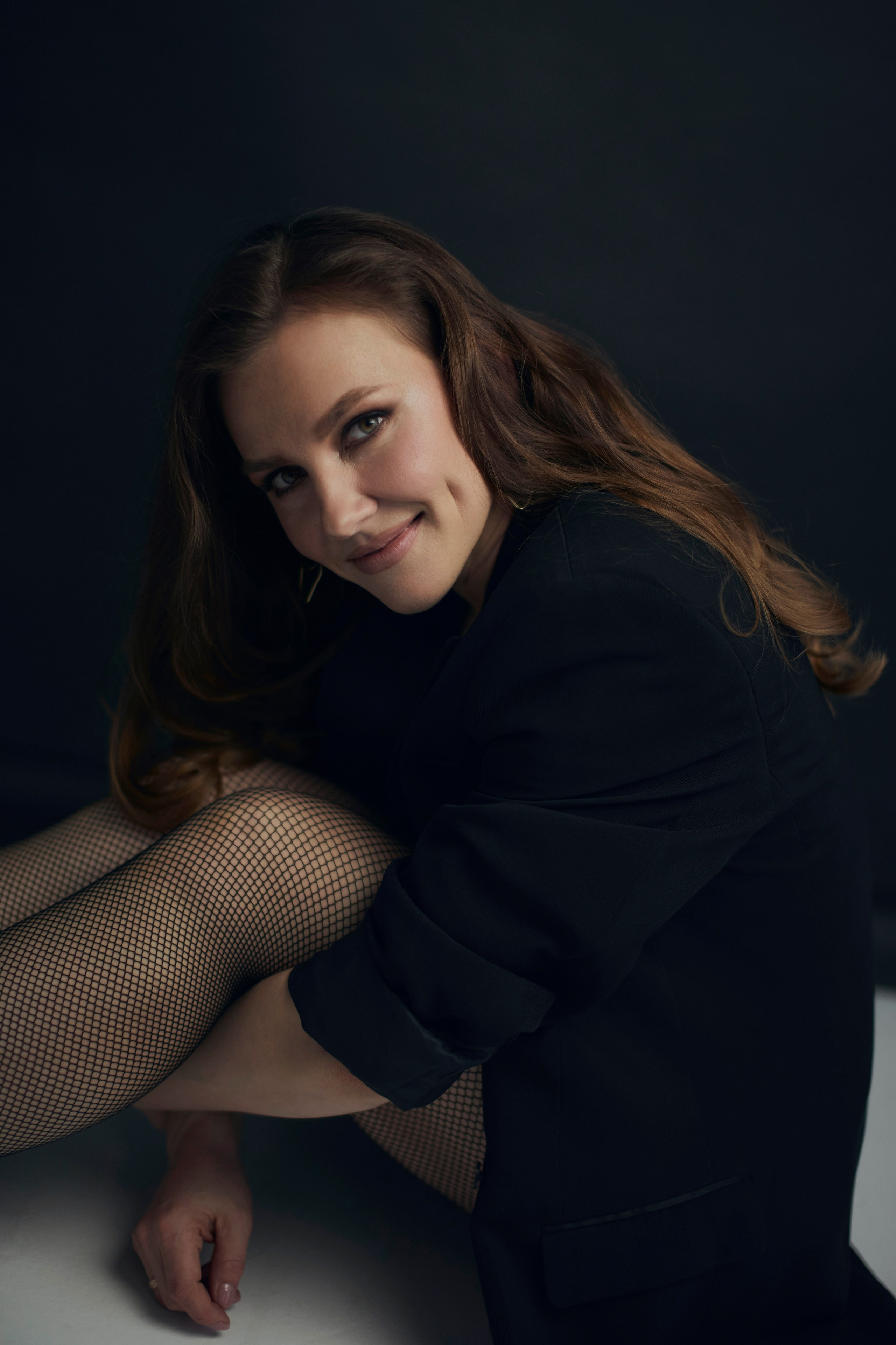 Студийные портреты для Виктории в эффектном образе. Репортажный и женский фотограф в Новосибирске