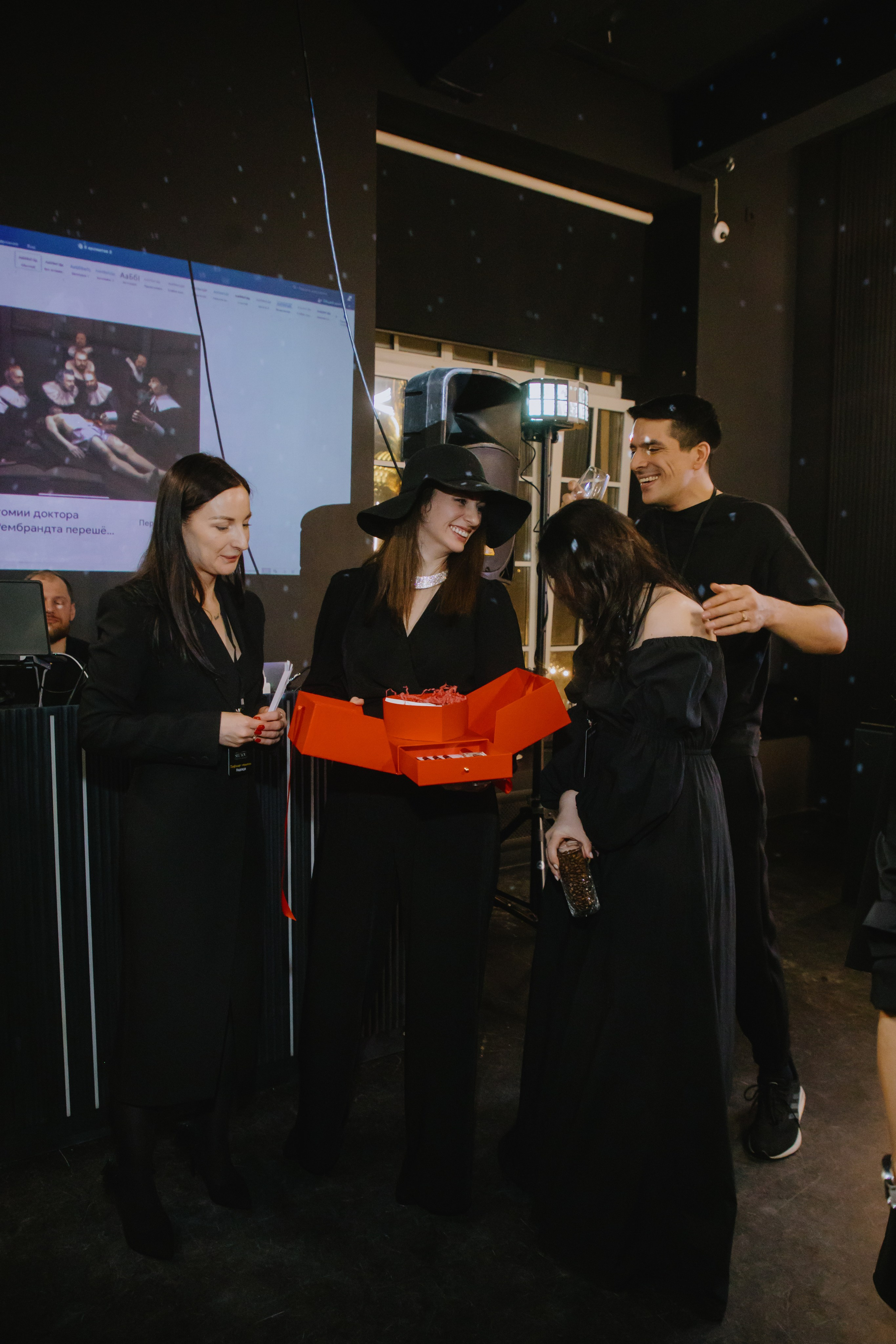 See `You Perfume. Фотограф в Москве и Санкт-Петербурге Дарина