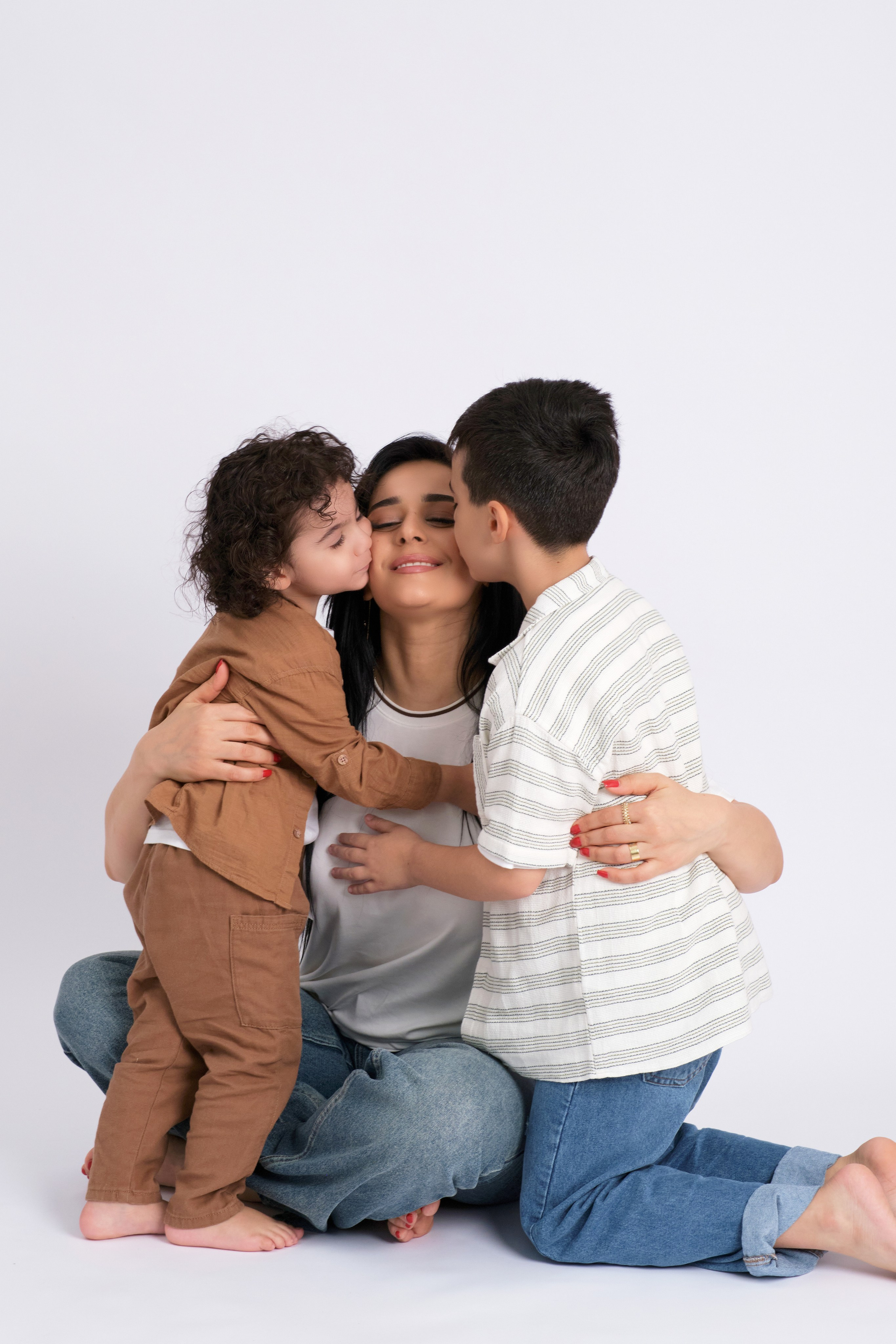 Лилит с прекрасными парнями