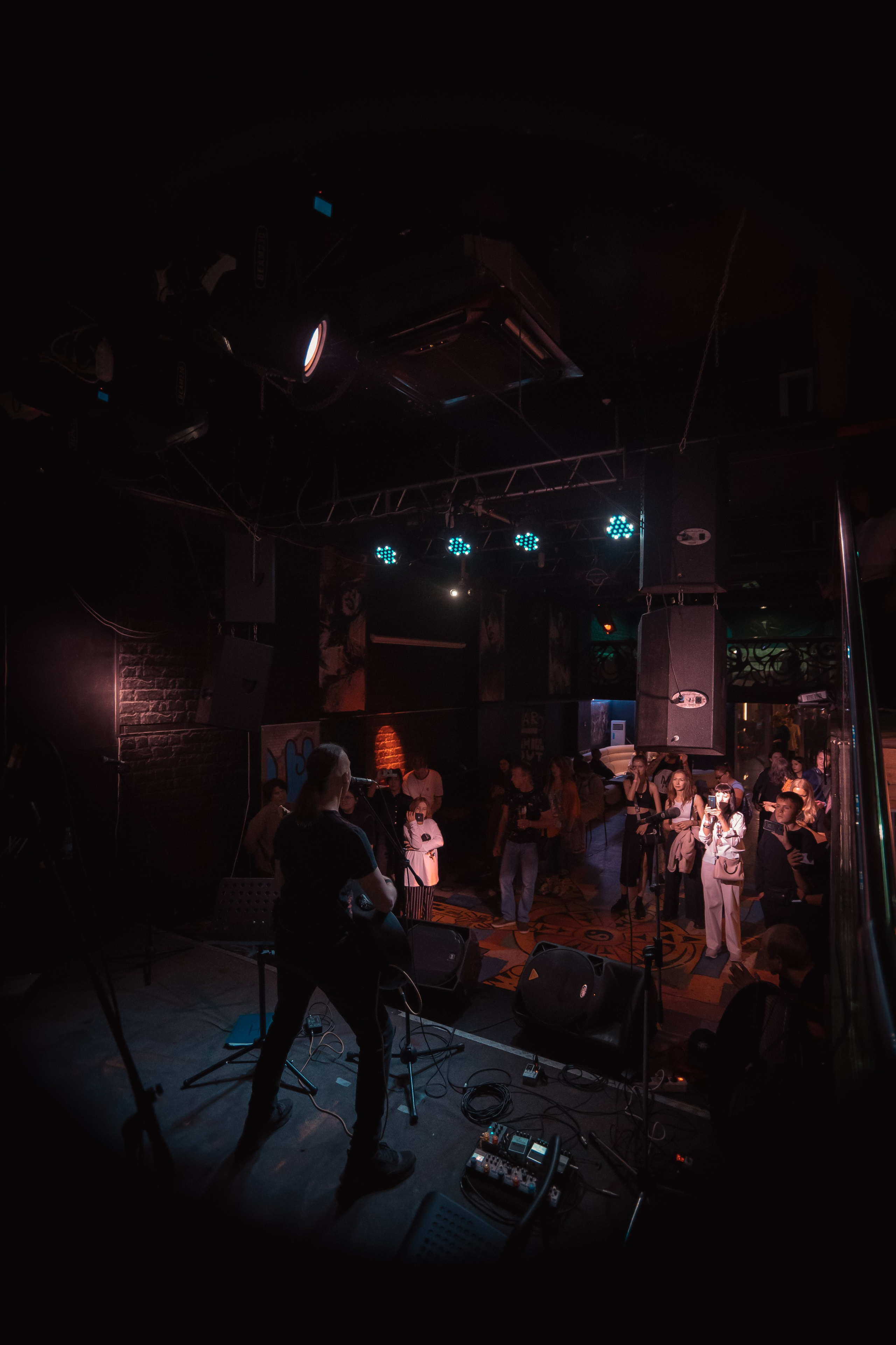 Павел Горловой, Концерт памяти В.Цоя, 16.08.2025, Эрмитаж. Фотограф Регина Крикунова г. Красноярск