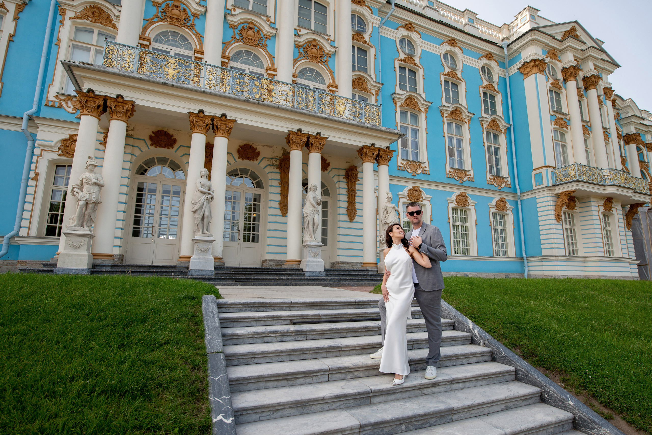 Алина и Алексей (прогулка на кабриолете, Академия Художеств, Екатерининский парк в Пушкине). Портретный, семейный и свадебный фотограф в Санкт-Петербурге и в Пушкине Ширяев Денис