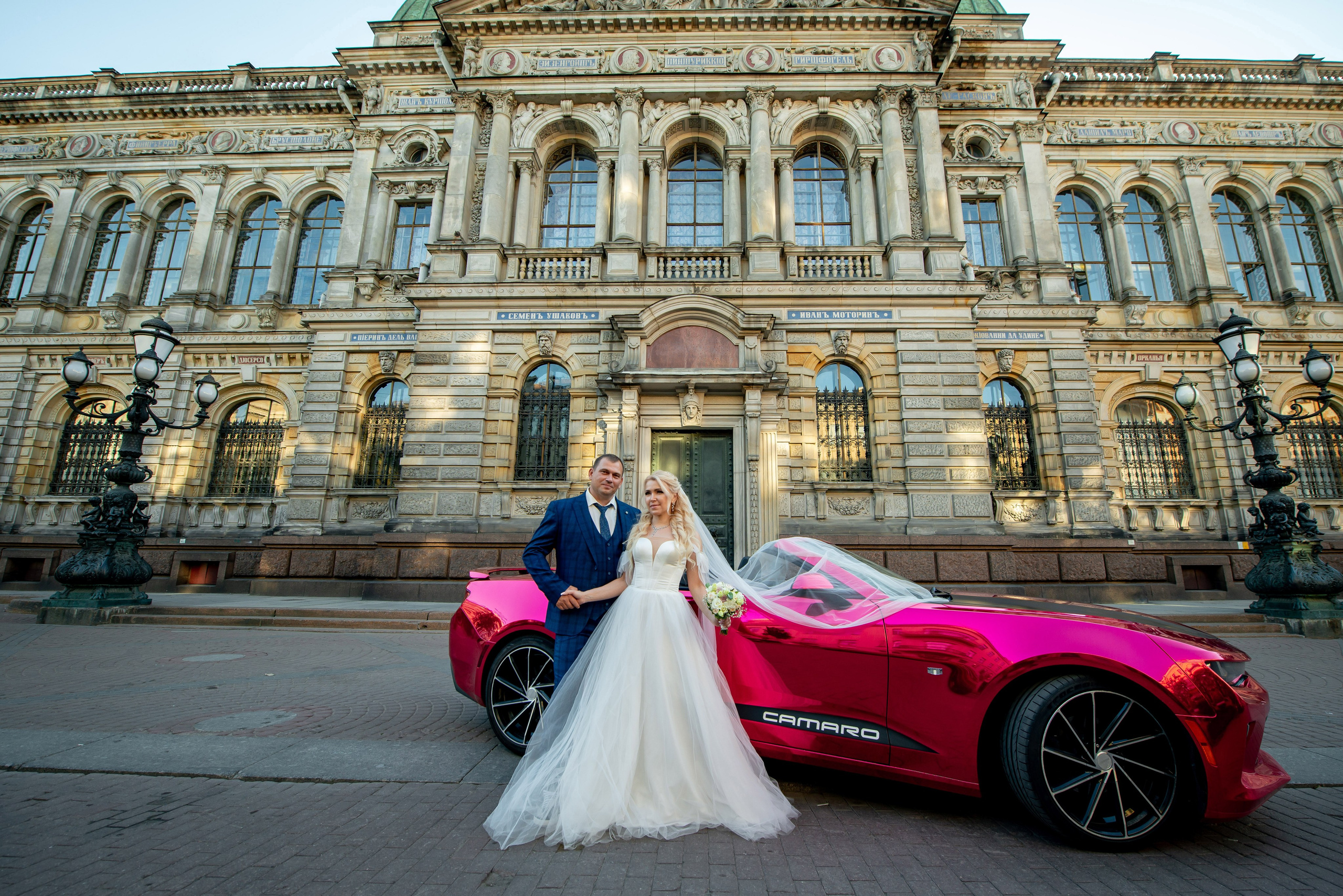 Евгения (фотосессия с малиновым chevrolet camaro, в сирени в Пушкине в Екатерининском парке). Портретный, семейный и свадебный фотограф в Санкт-Петербурге и в Пушкине Ширяев Денис