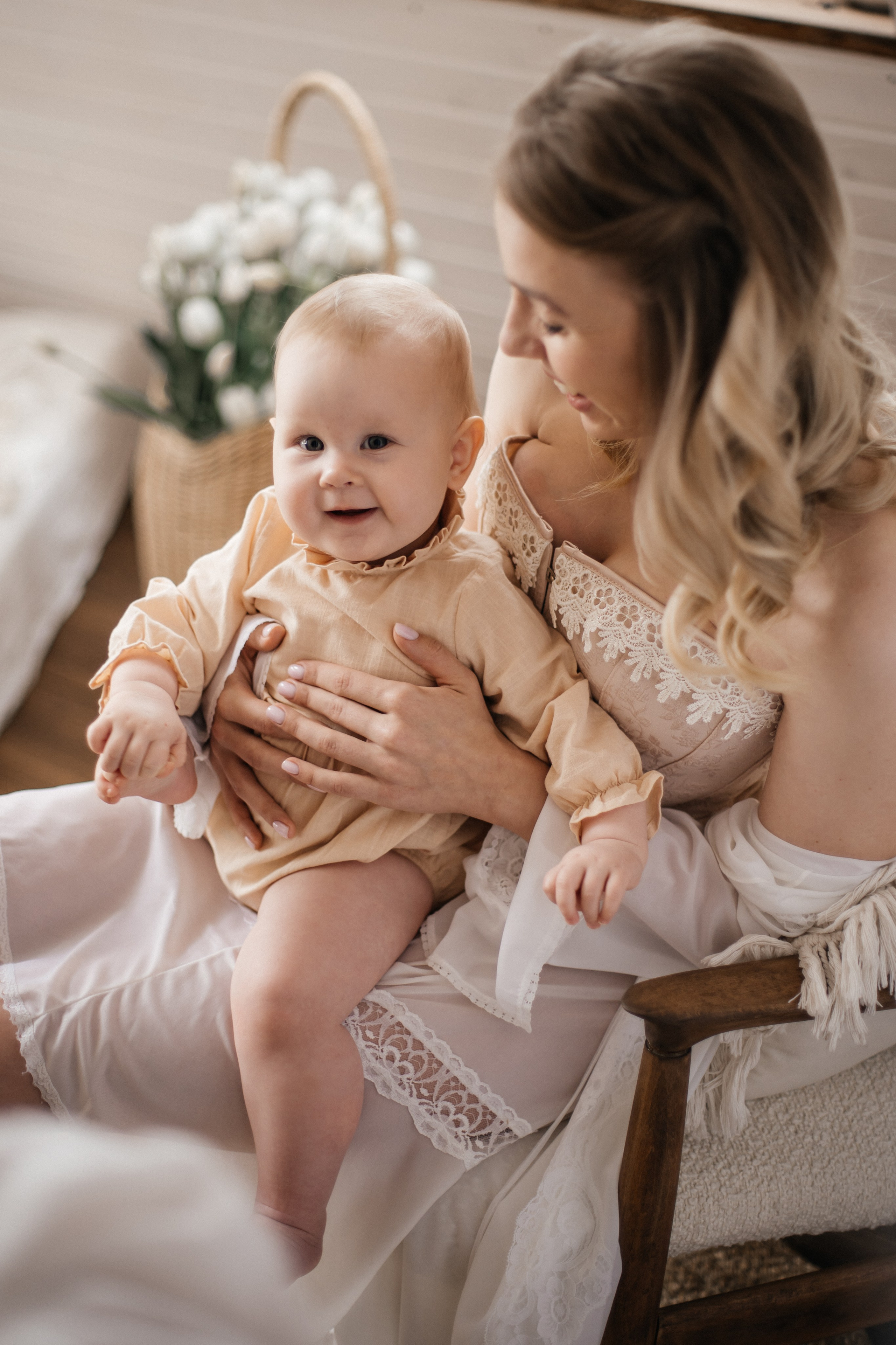 Алиса с мамой Кристиной в нежной семейной фотосессии в Домике Элли г. Пушкино. Семейный и детский фотограф в Сергиев Посаде, Хотьково Якимчук Любовь