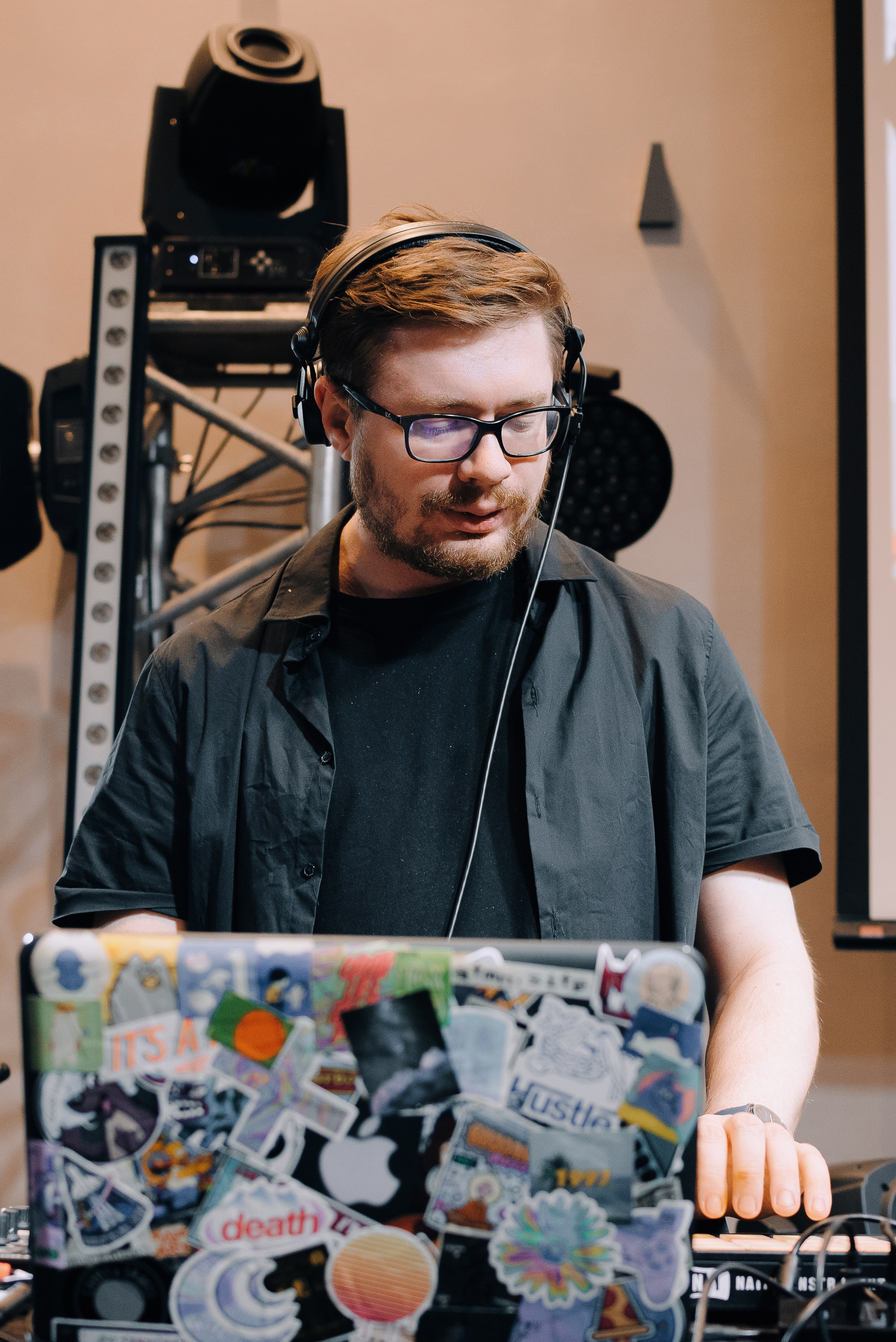 ФЕСТИВАЛЬ ВИНА И КРЕПКИХ НАПИТКОВ МАВТ-ВИНОТЕКА. Репортажный фотограф Зуев Роман г. Челябинск