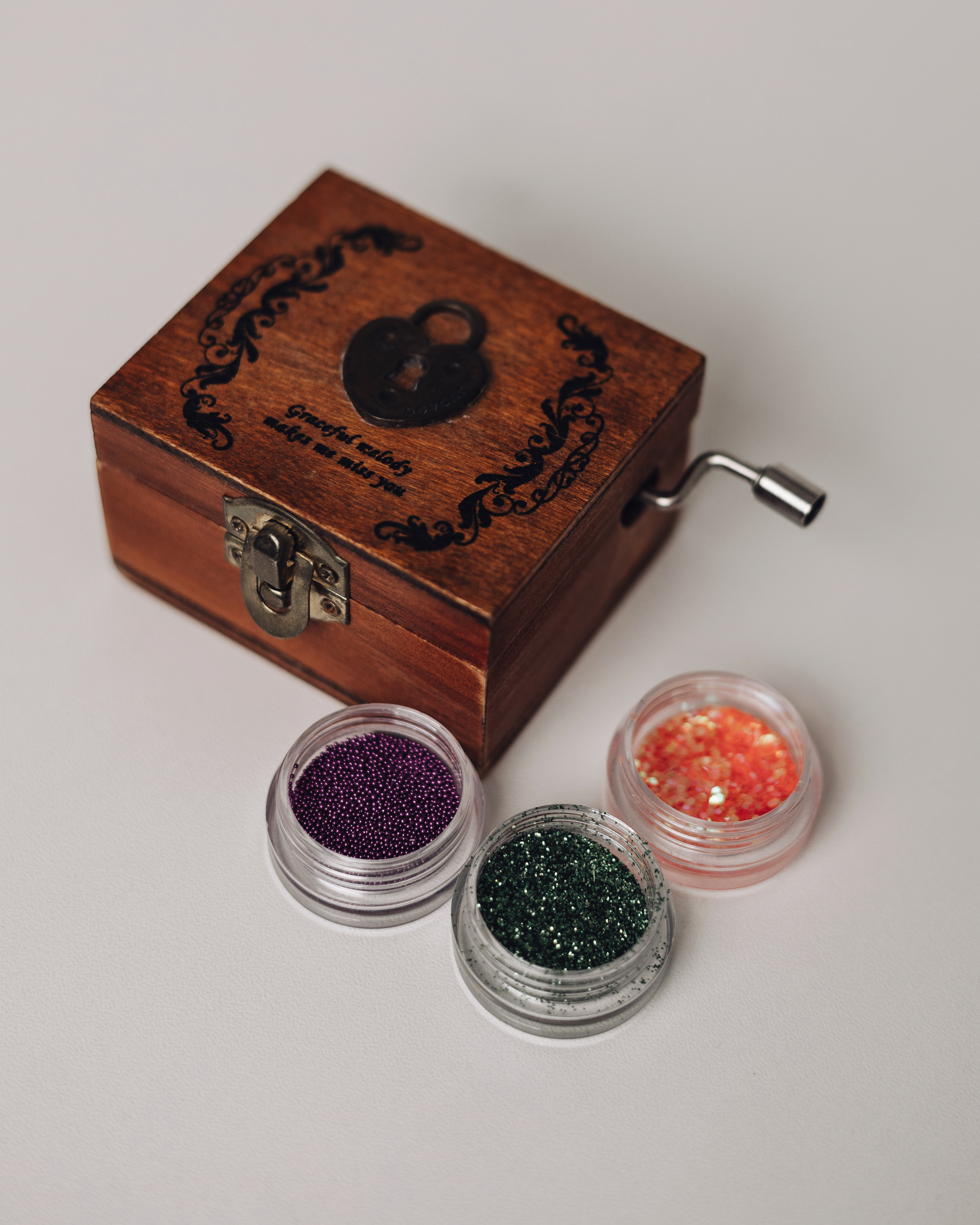 Мастер по маникюру. Фотография