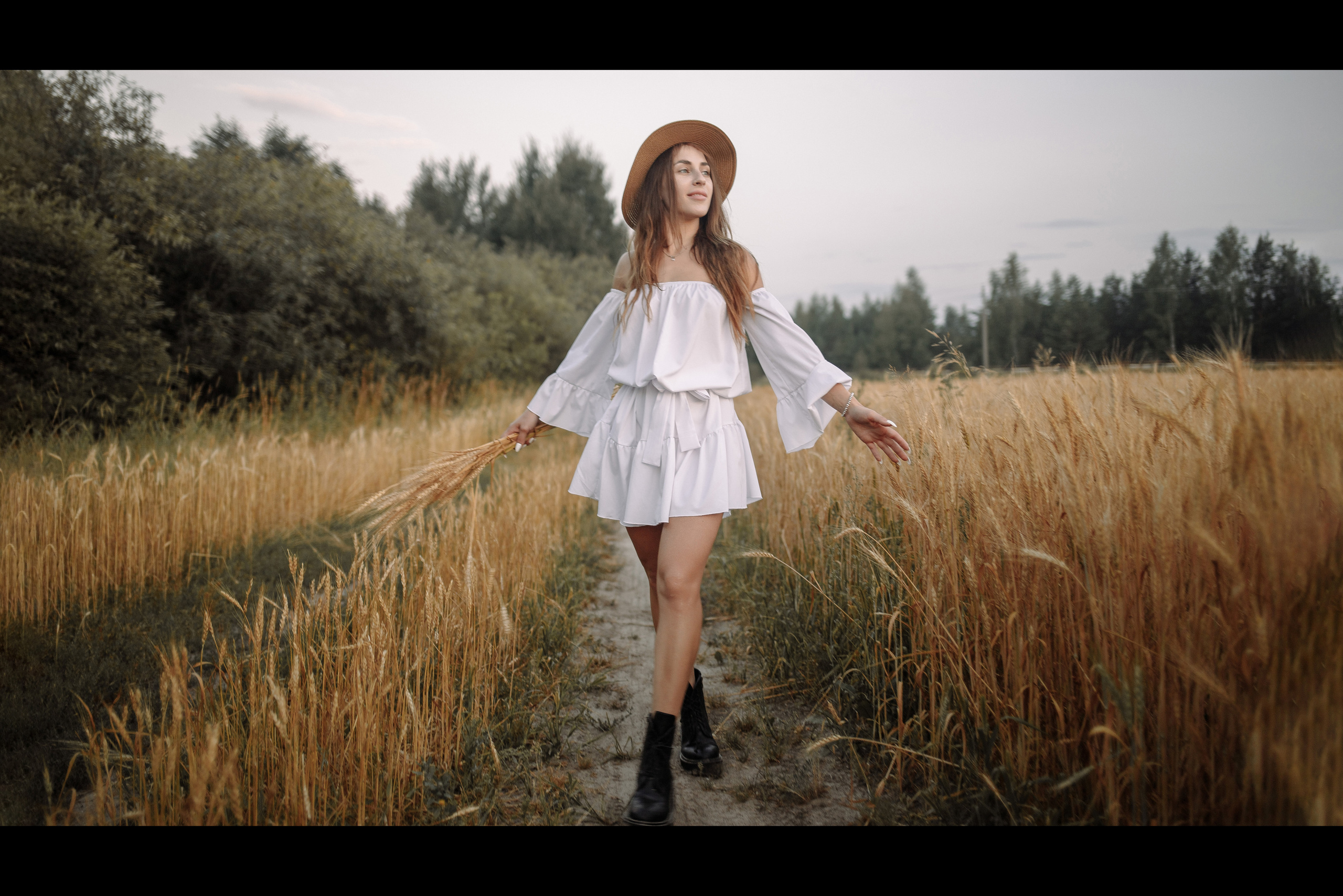 Поле (Евгения). Фотография