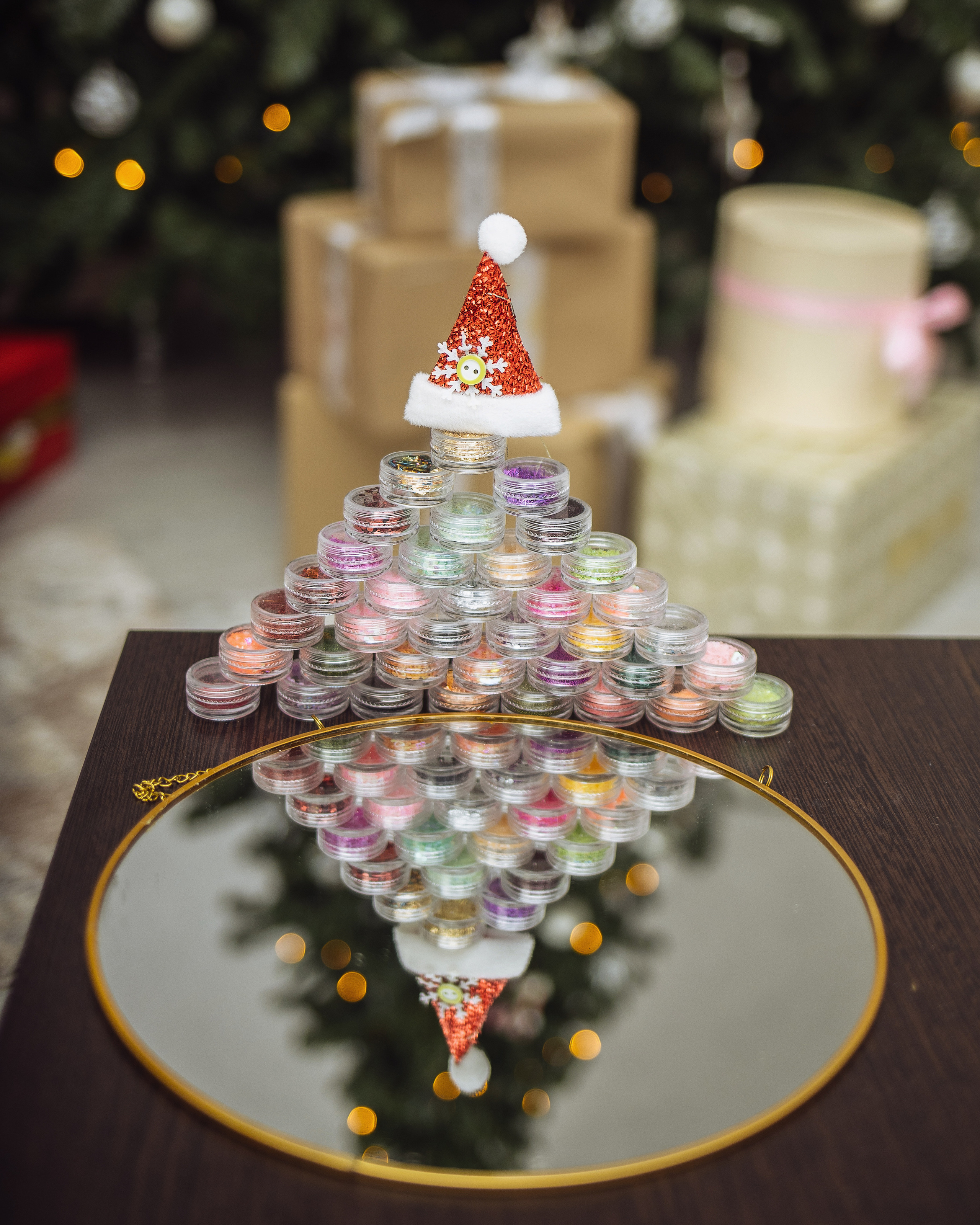 Мастер по маникюру. Фотография