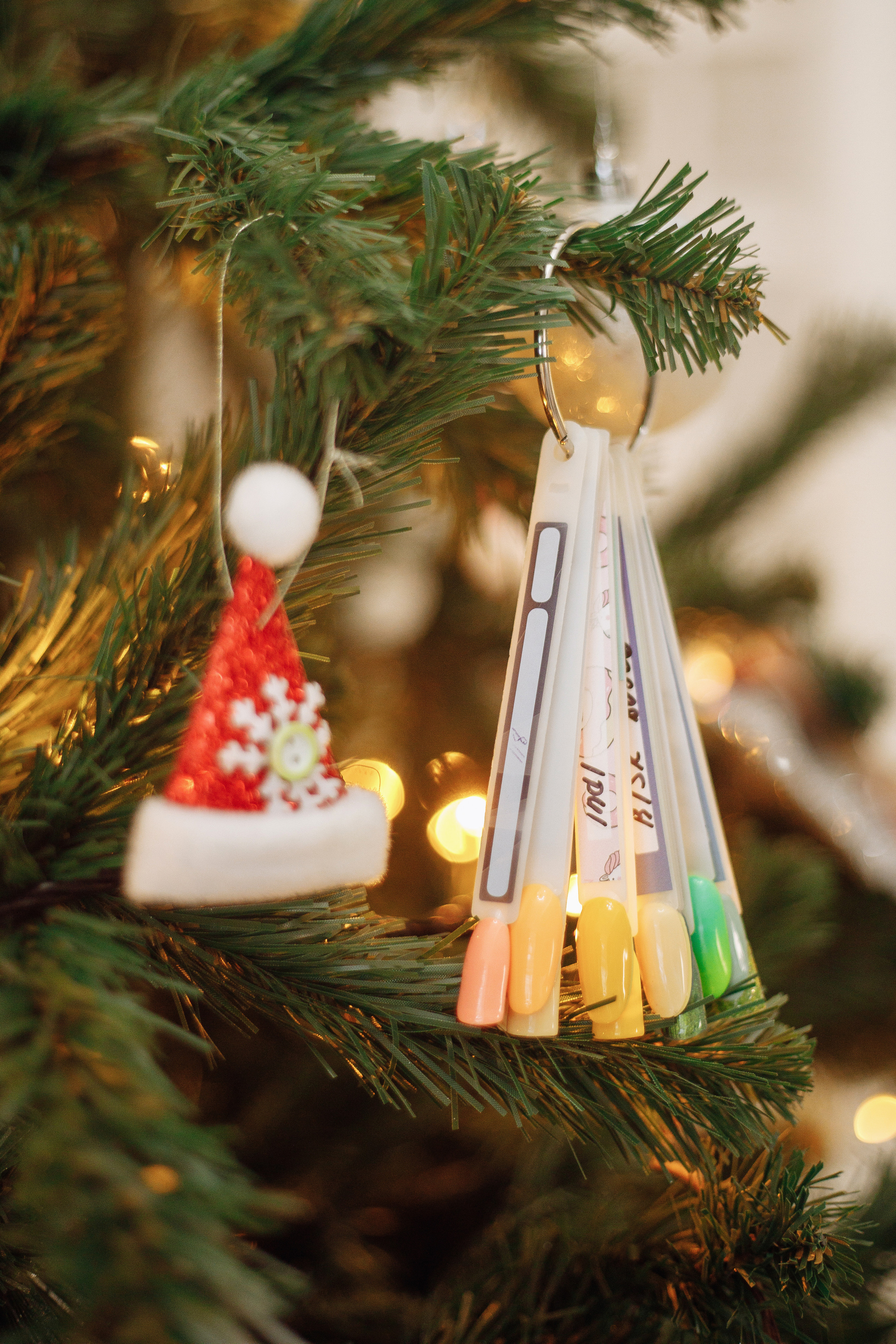 Мастер по маникюру. Фотография