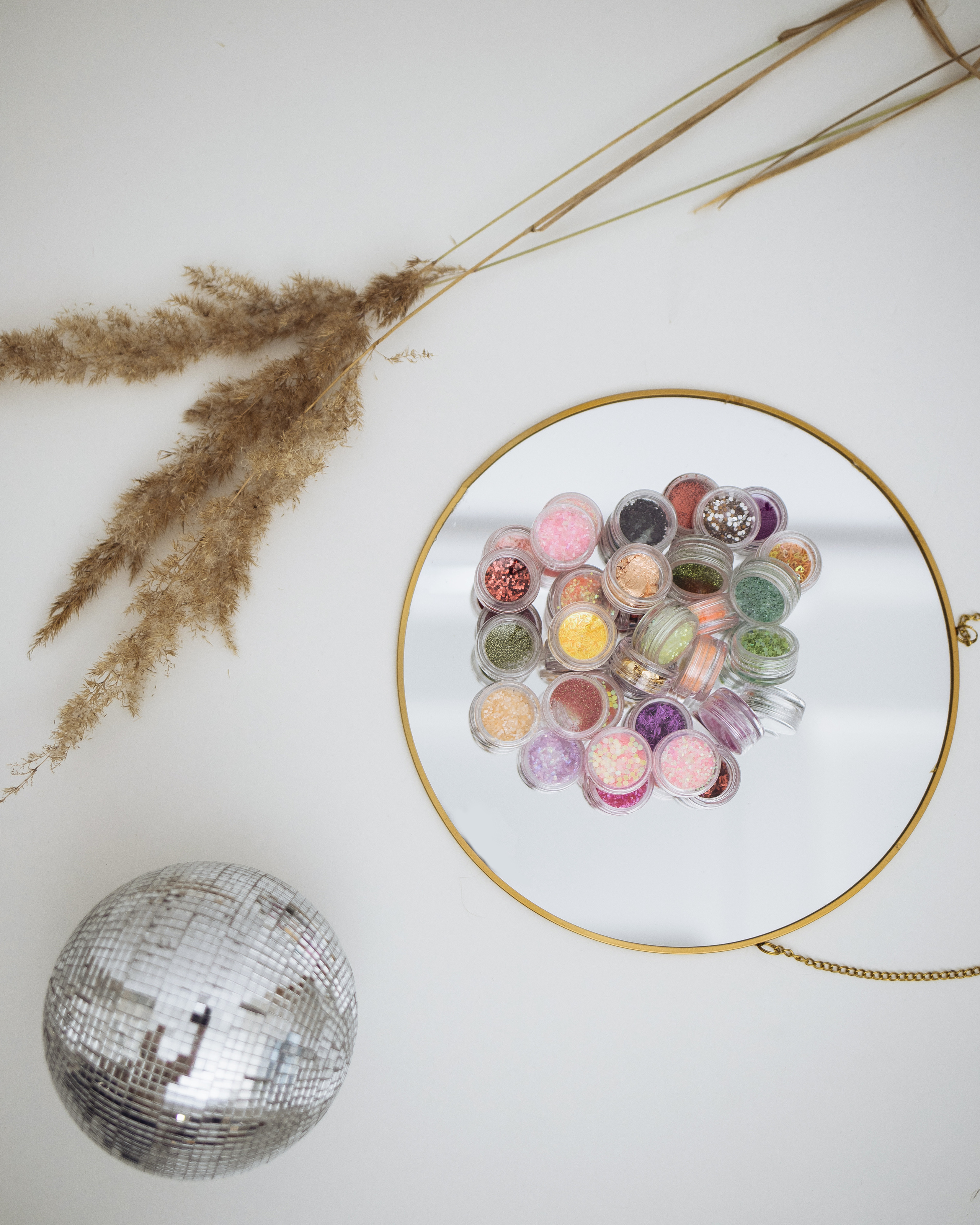 Мастер по маникюру. Фотография