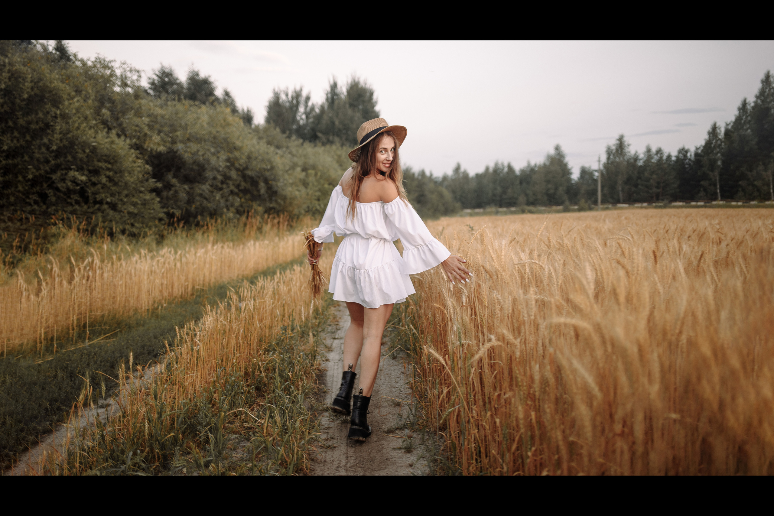 Поле (Евгения). Фотография