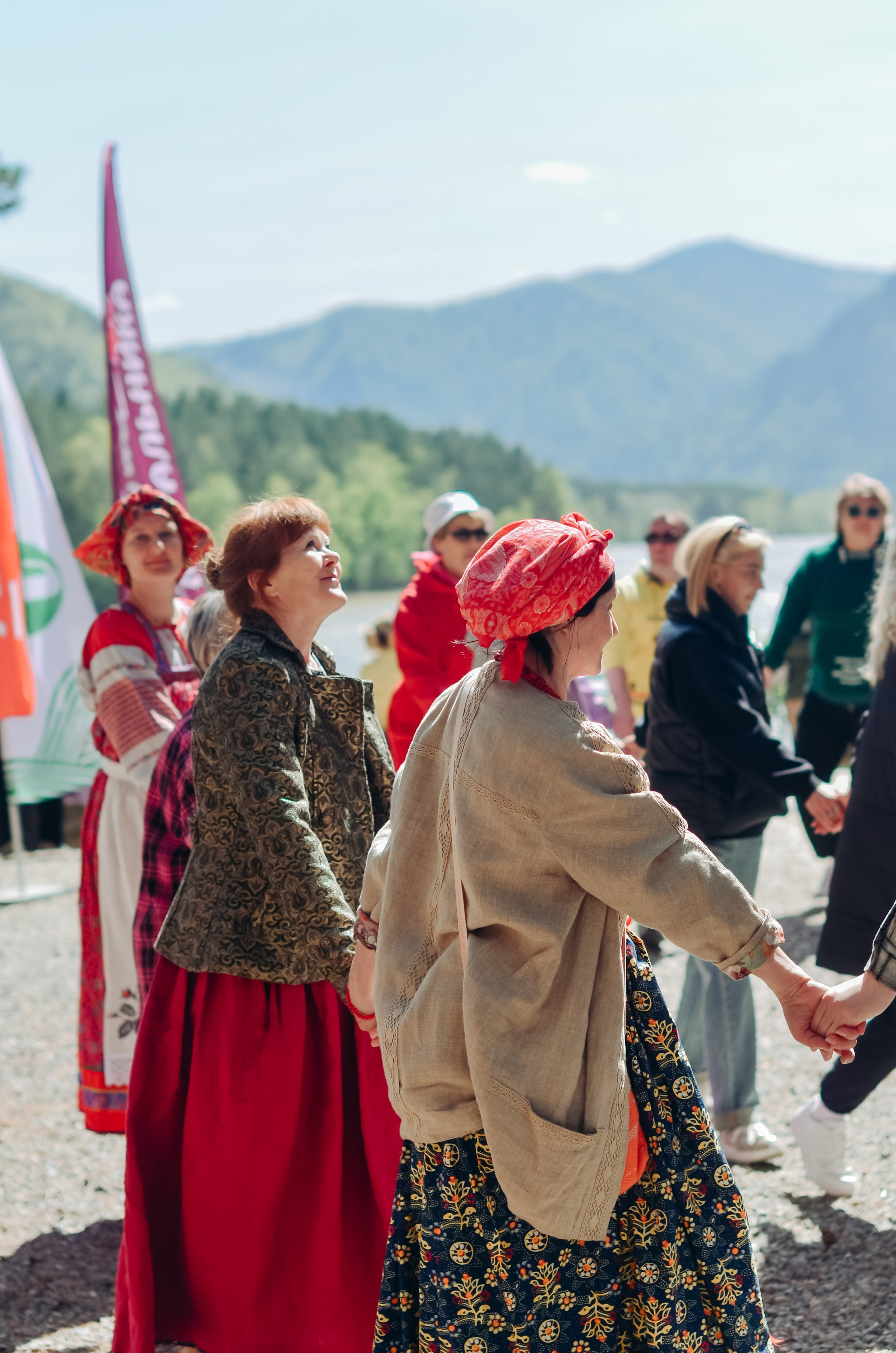 Фестиваль «Цветение Маральника на Алтае 2025». Фоторепортаж. Денисова Аля — фотограф для парных съемок и индивидуальных историй в Барнауле