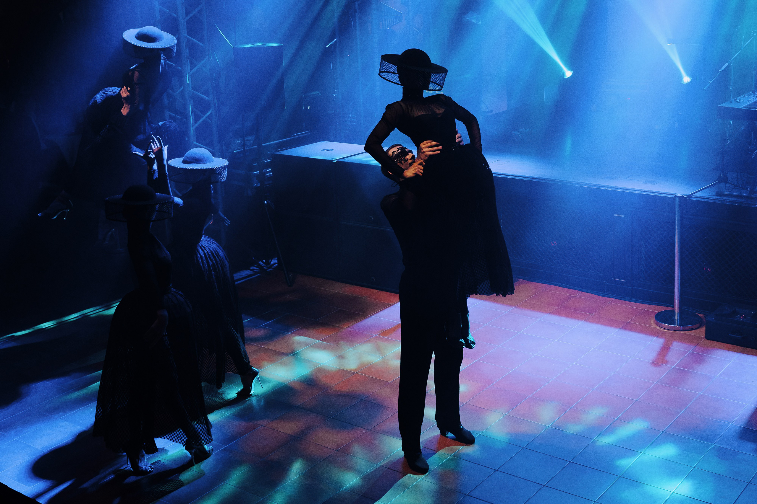 20 ЛЕТ МЕГАПОЛИС ЧЕЛЯБИНСК ХЕДЛАЙНЕР ЕЛКА. Репортажный фотограф Зуев Роман г. Челябинск