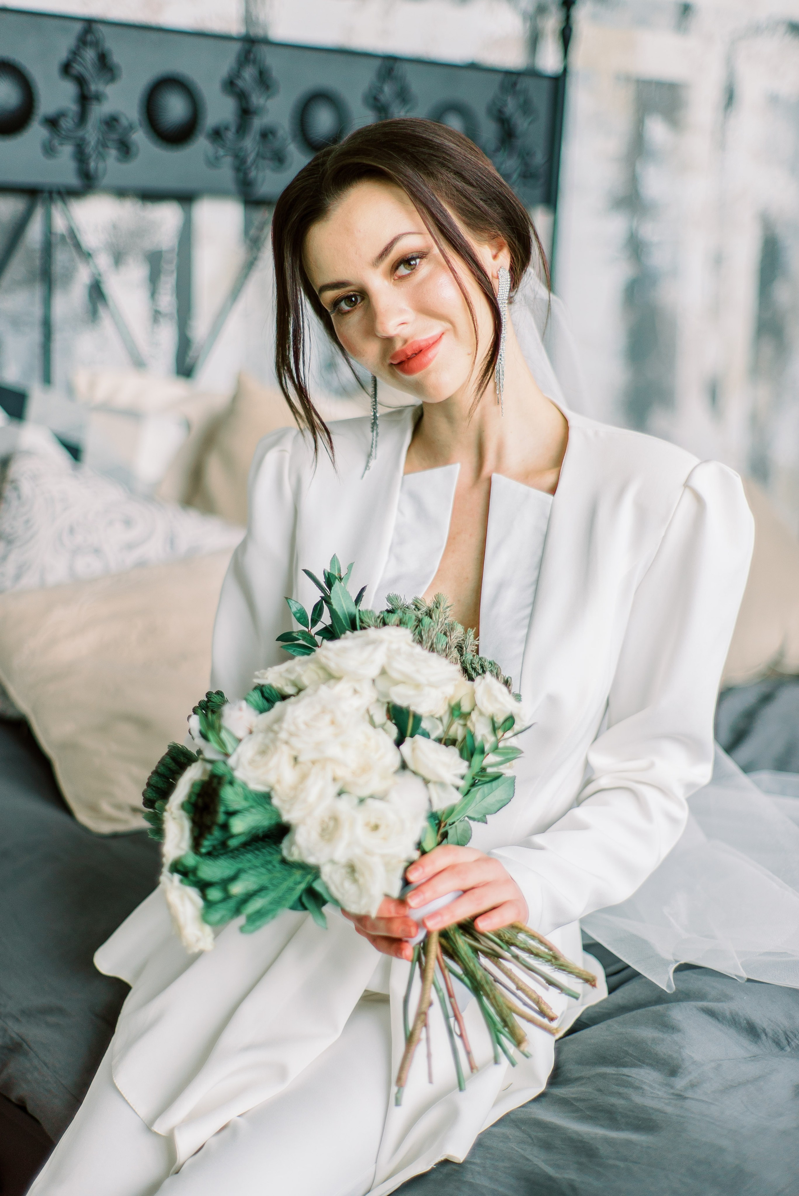 Свадебная зимняя фотосессия, со сборами в студии