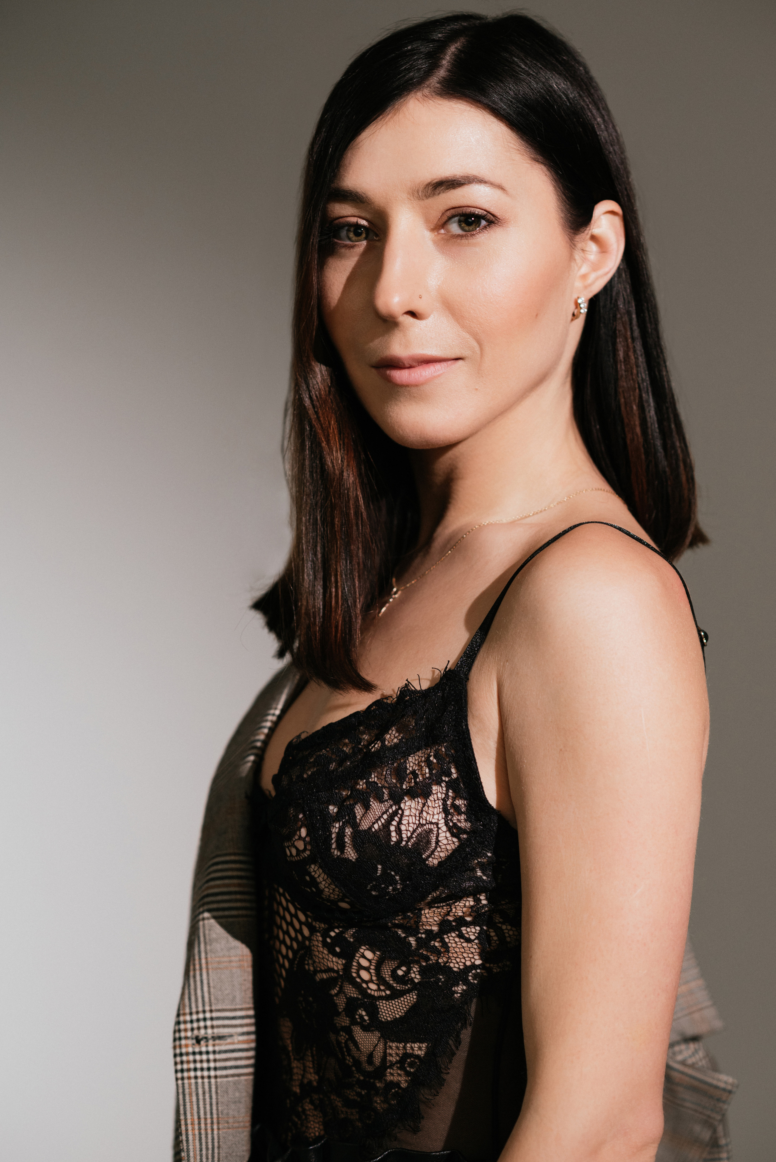 Анна. Z H U R A V L E V