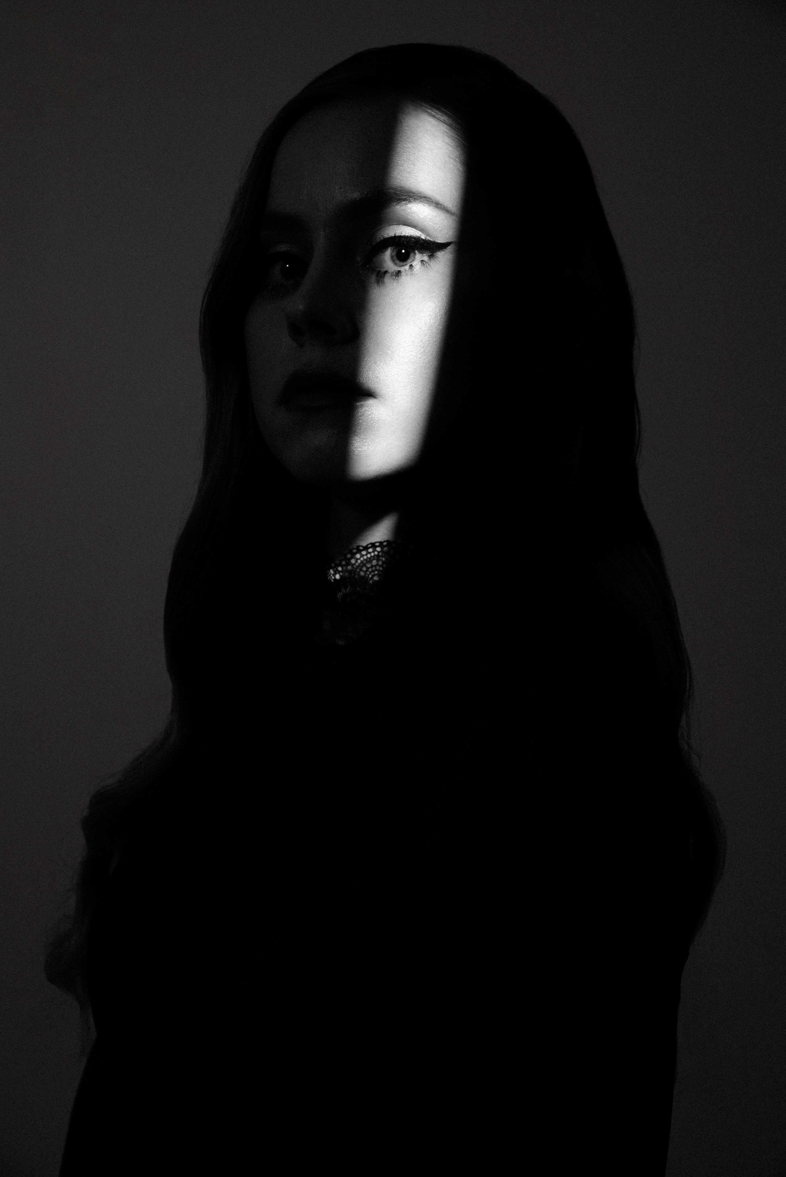 Мария. Чёрно белая съёмка. Z H U R A V L E V