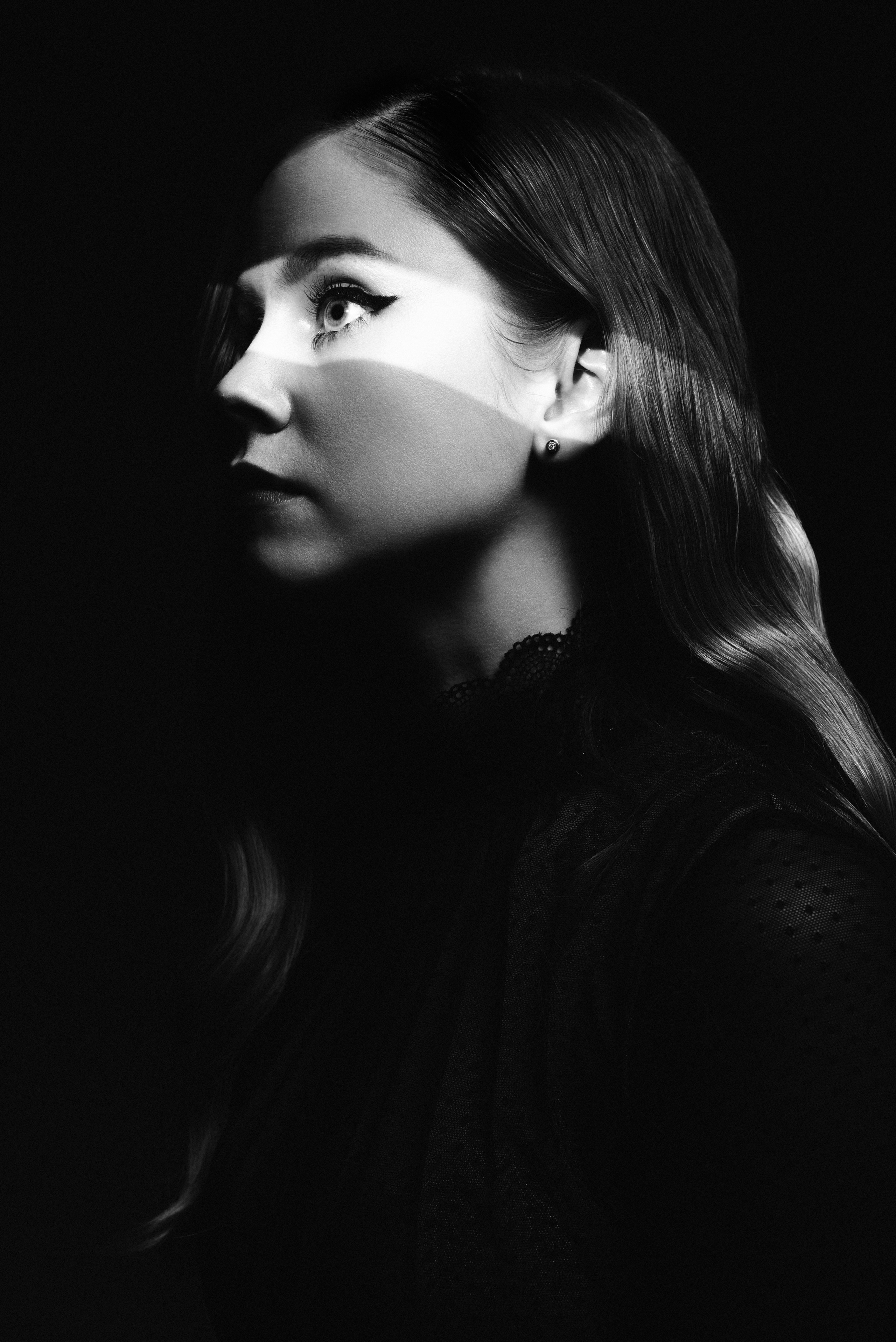 Мария. Чёрно белая съёмка. Z H U R A V L E V