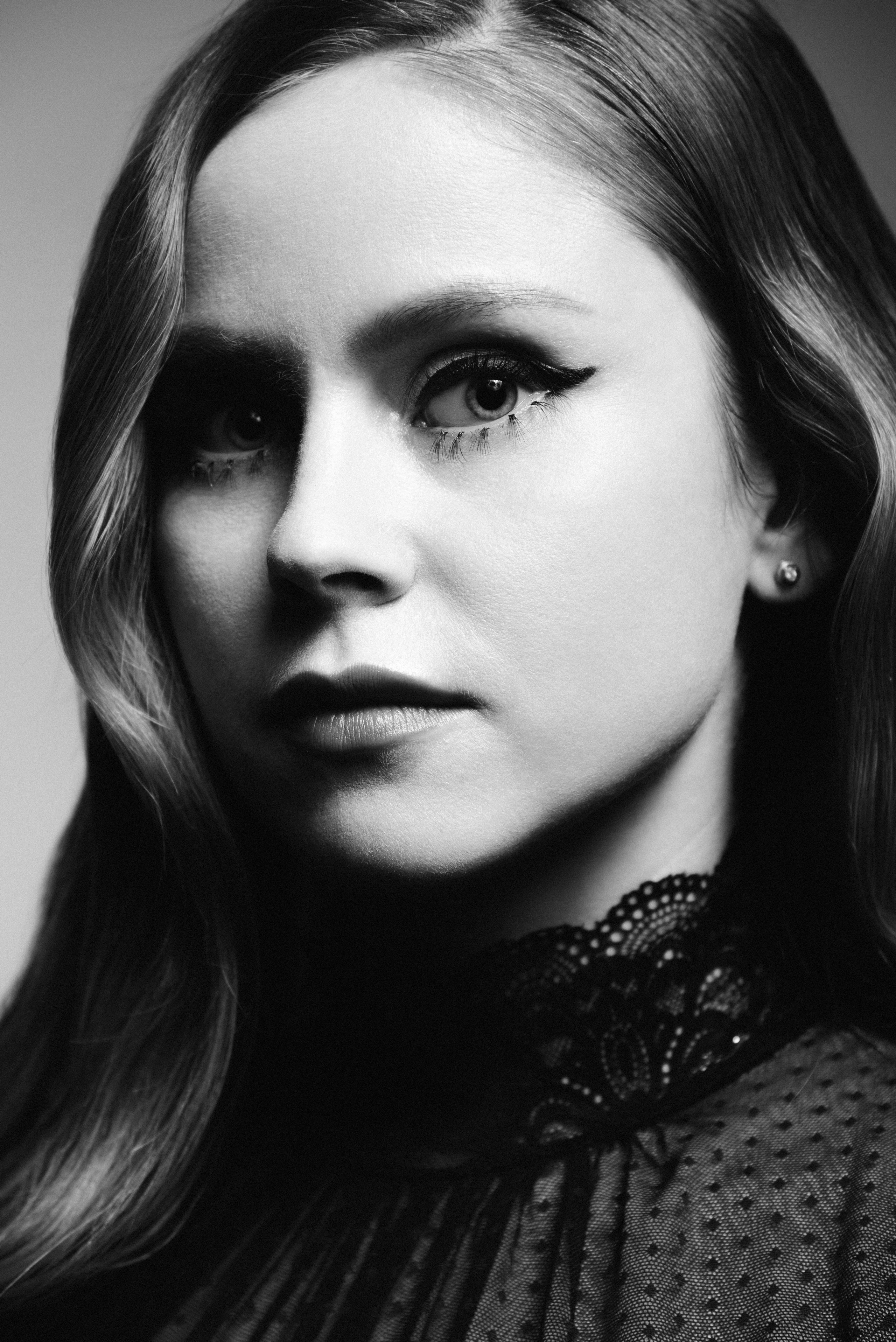 Мария. Чёрно белая съёмка. Z H U R A V L E V