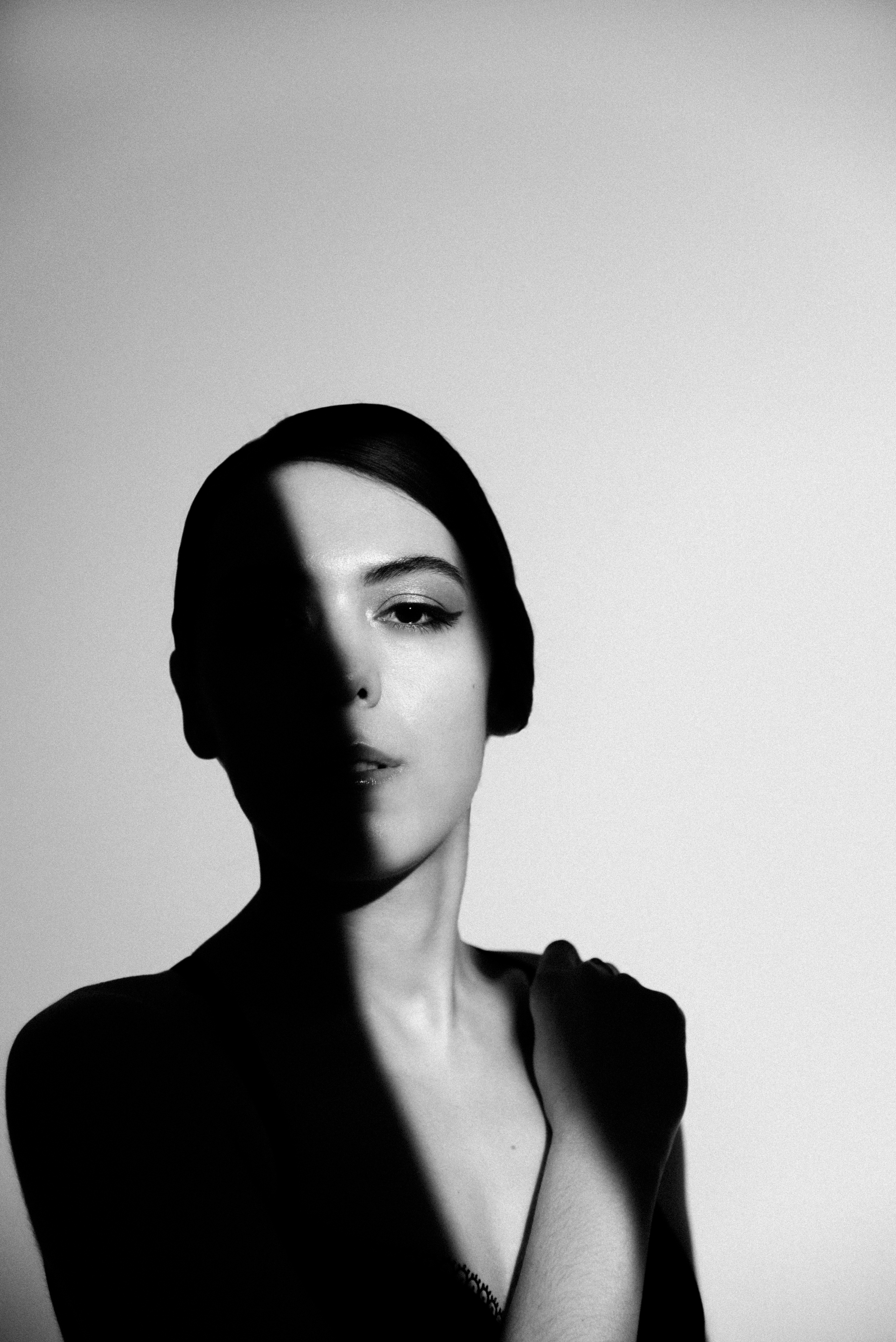 Студийная съёмка в необычном свете. Z H U R A V L E V