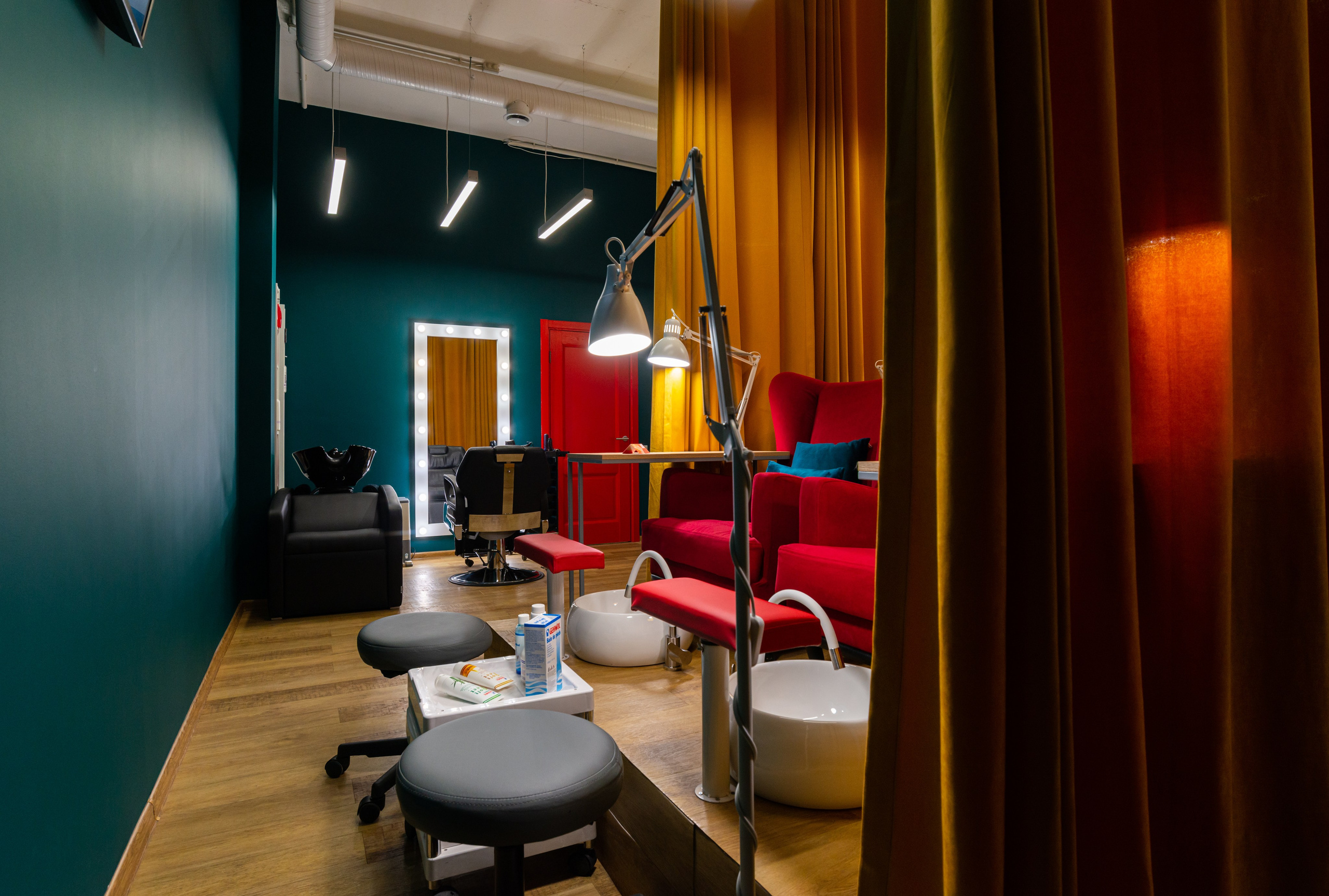 Интерьерная фотосъёмка салонов красоты Force Majeure. Репортажный и персональный фотограф в Москве