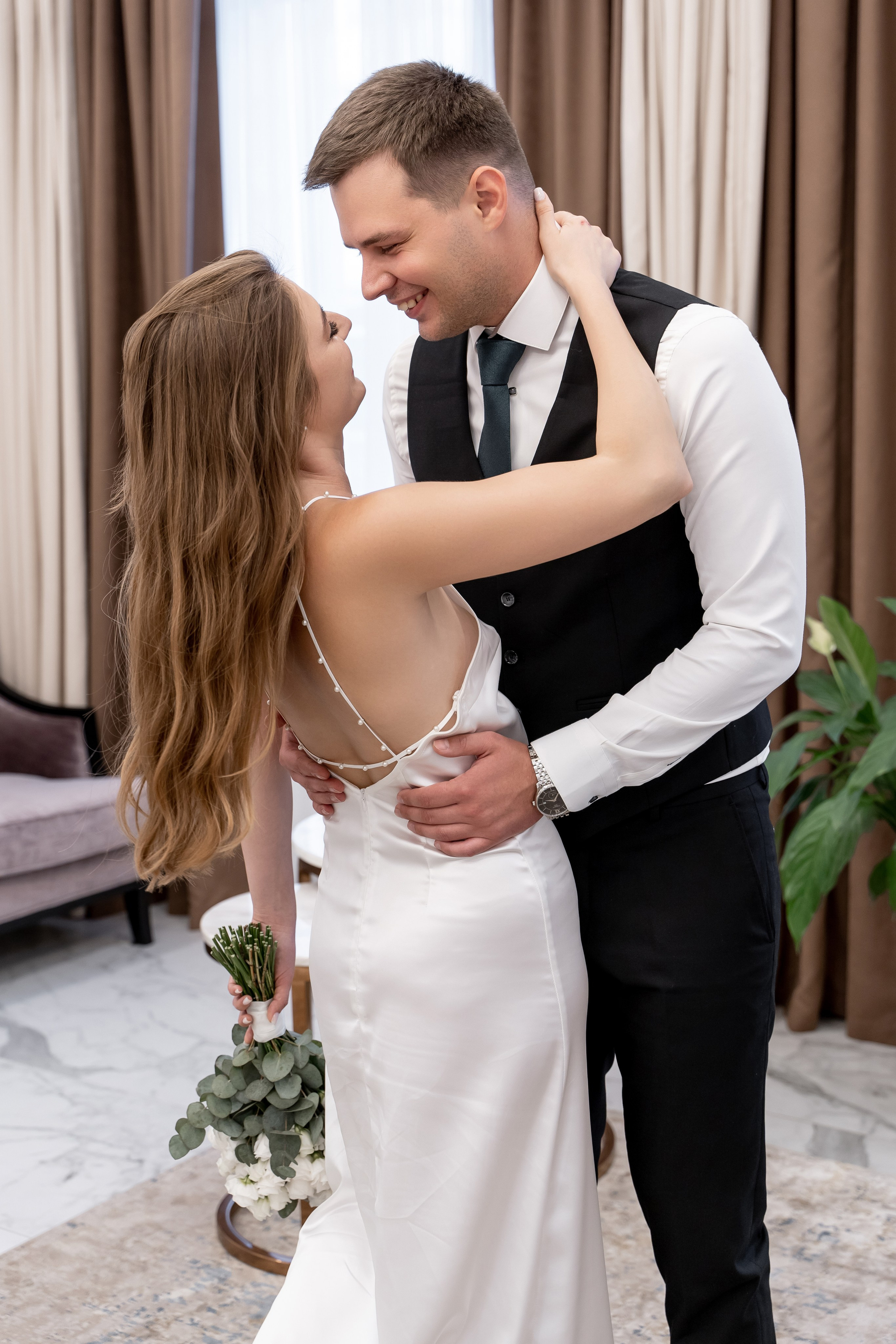 Свадебный фотограф в Москве. Свадебный фотограф Видное, Бутово, Домодедово, Щербинка, Царицыно. Роспись во дворце бракосочетания Южное Бутово. Регистрация брака в Москве и Московской области. Фотограф на свадьбу. Свадебная фотосессия в центре Москвы. Фотосессия свадебного банкета  в ресторане. Выездная регистрация брака. Фотосессия молодоженов. Свадебная прогулка. Жених и невеста в день свадьбы. Wedding in Moscow. Свадебная фотосессия  в Барвихе. Стильная свадебная фотография. Сборы жениха и невесты в день свадьбы. 