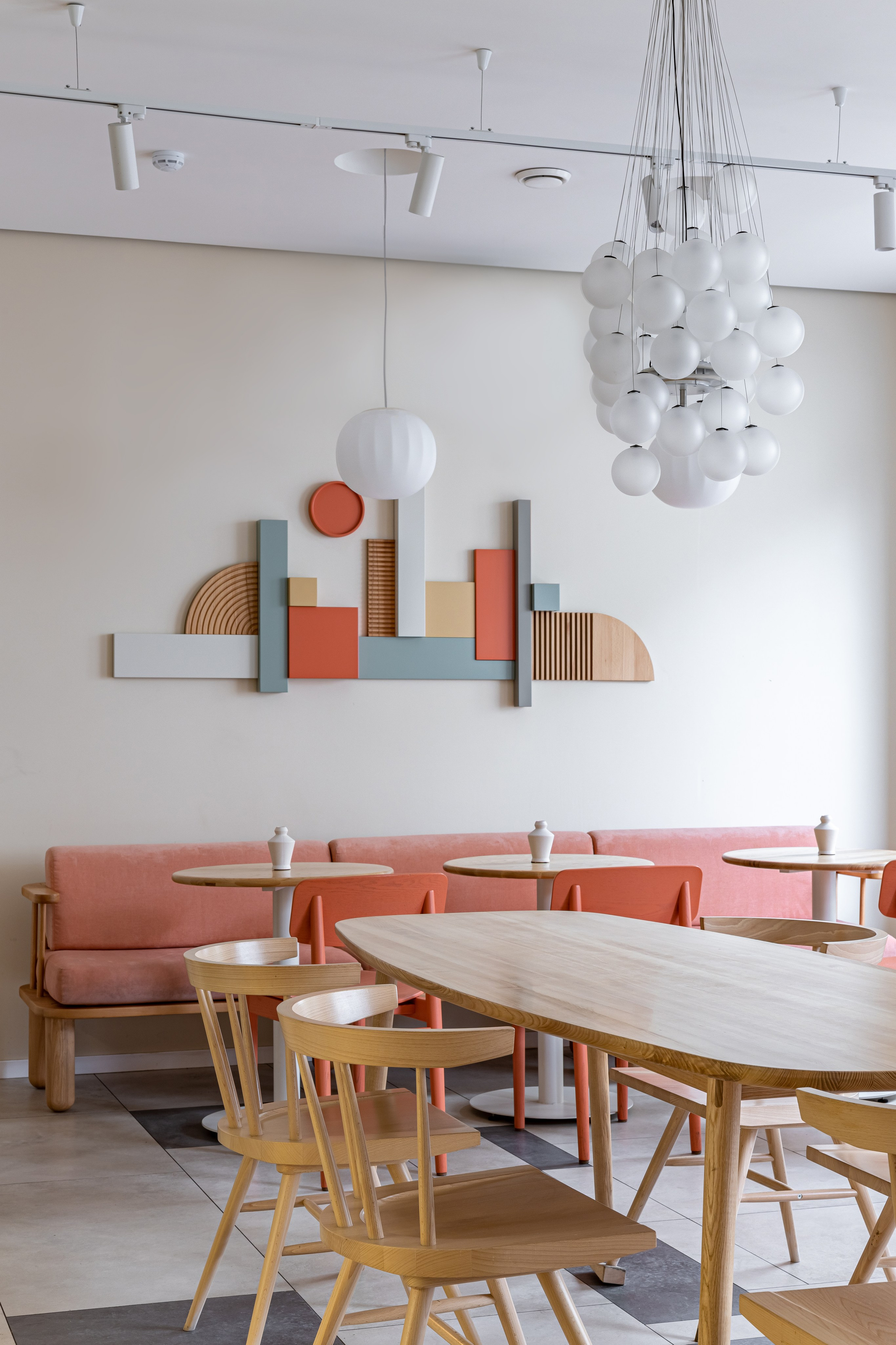 Кафе «Смородина», г. Казань. Дизайнер Петр Сафиуллин, стилист Анна Исупова. Иван Благушин. Интерьерный и архитектурный фотограф в Москве и Санкт-Петербурге