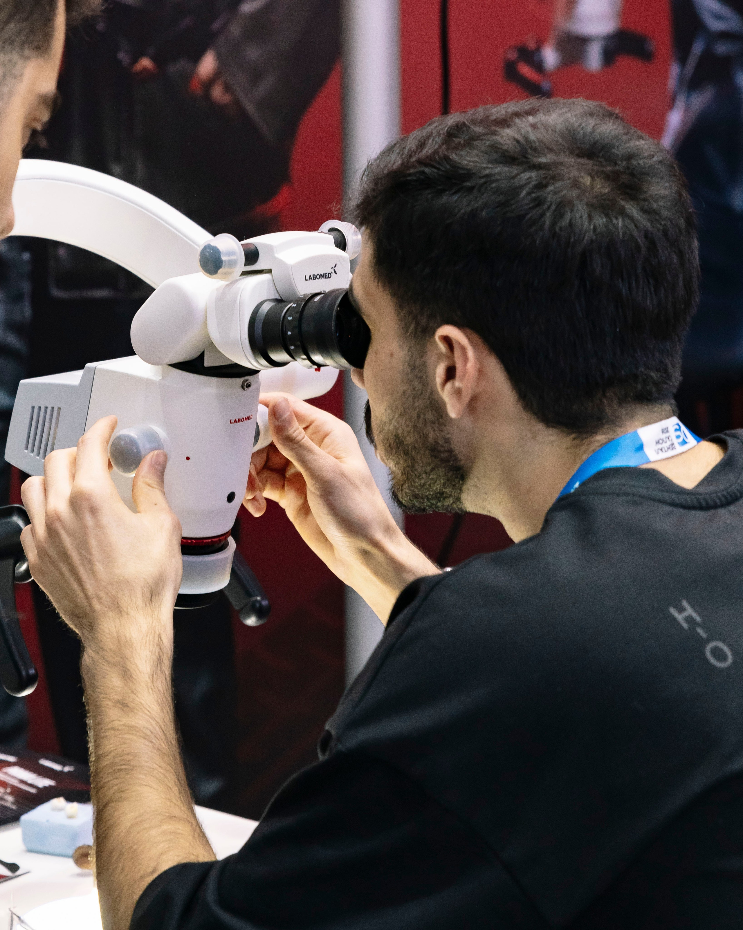 Стоматологическая выставка Dental Salon 2026. Профессиональный фотограф в Москве | Заказать фотосессию и съемку