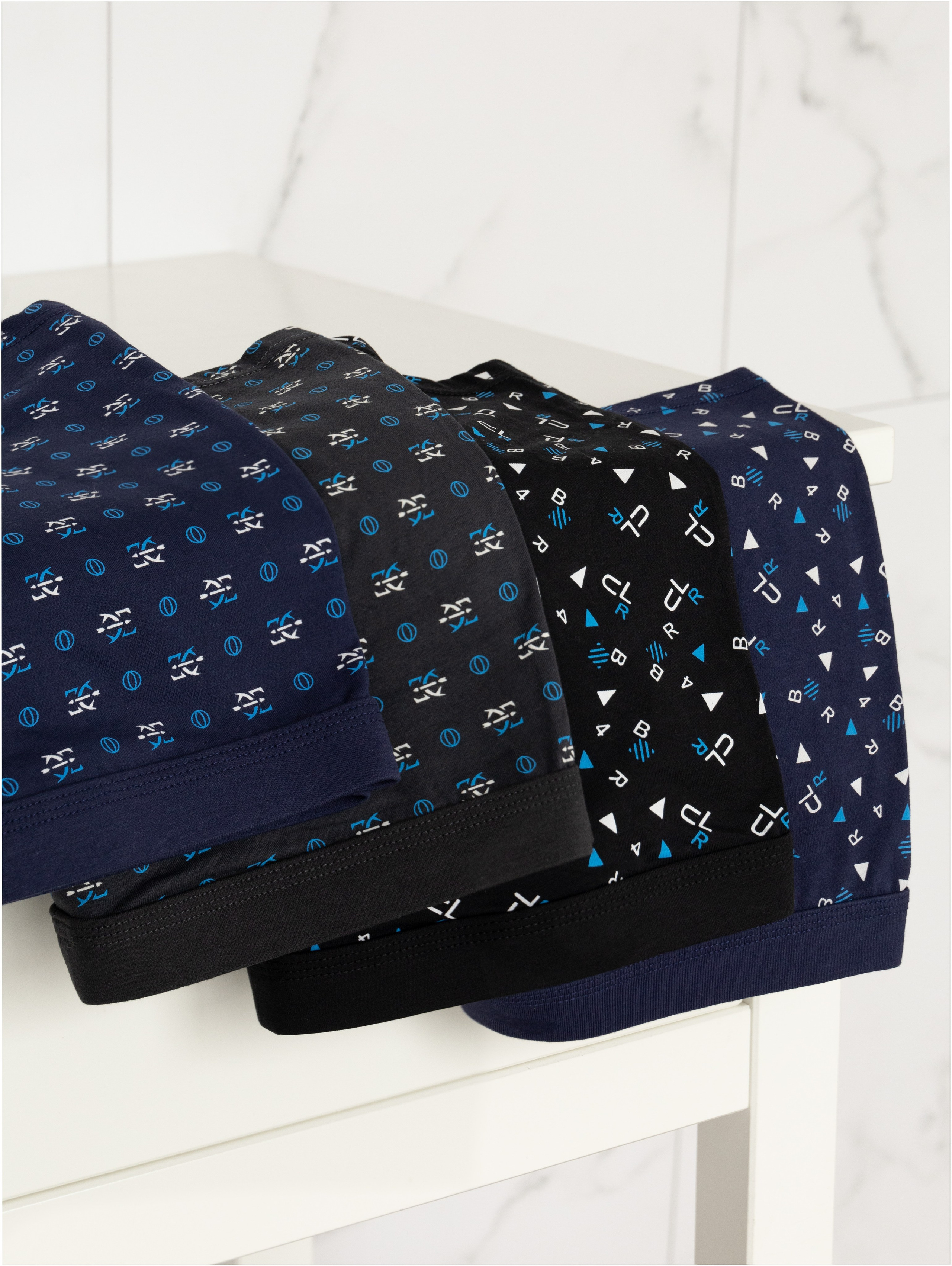 Разноцветные трусы-боксеры в стилизованной композиции | Съемка для рекламного баннера