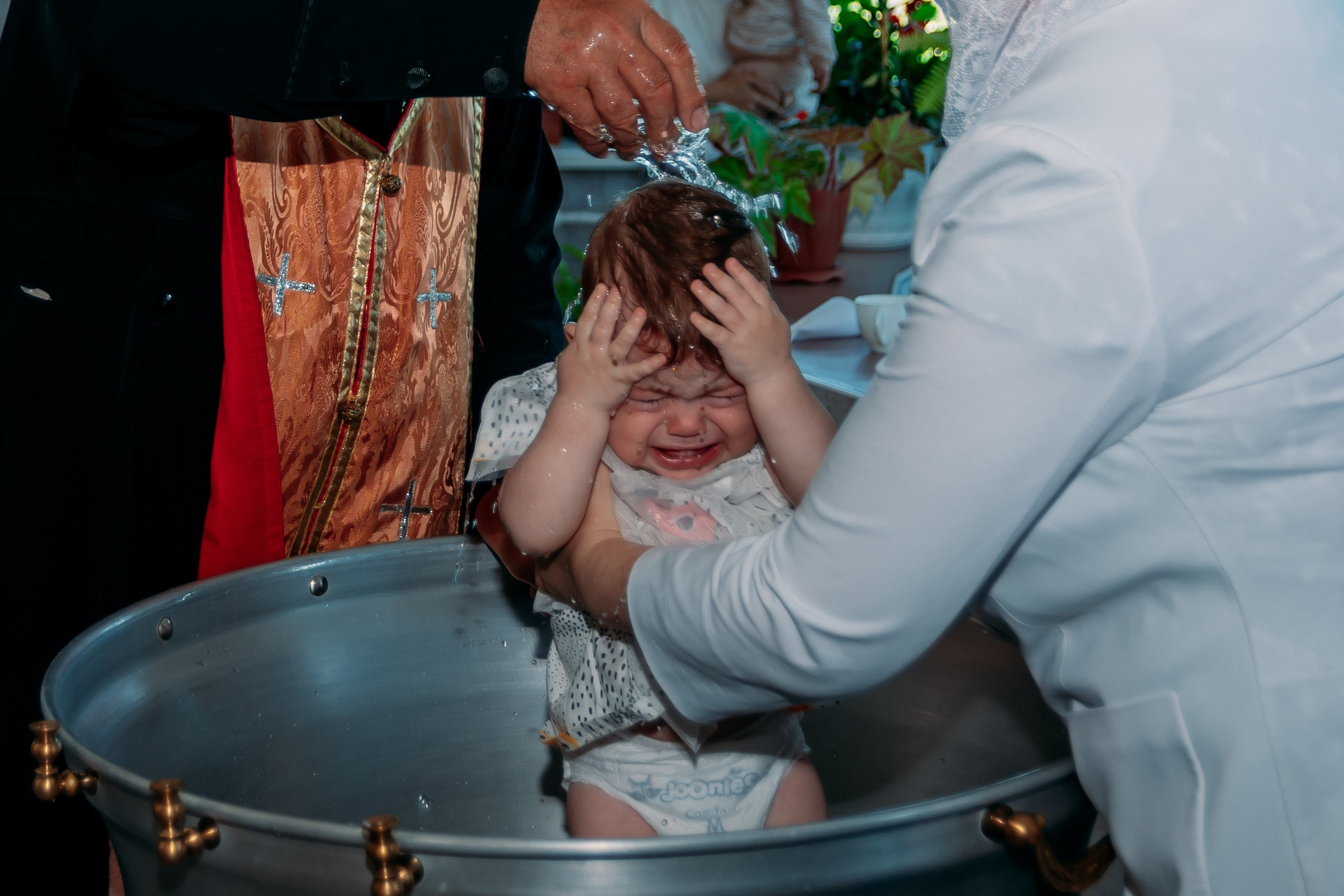 Таинство крещения. Фотограф Алёна Царькова. Киселевск