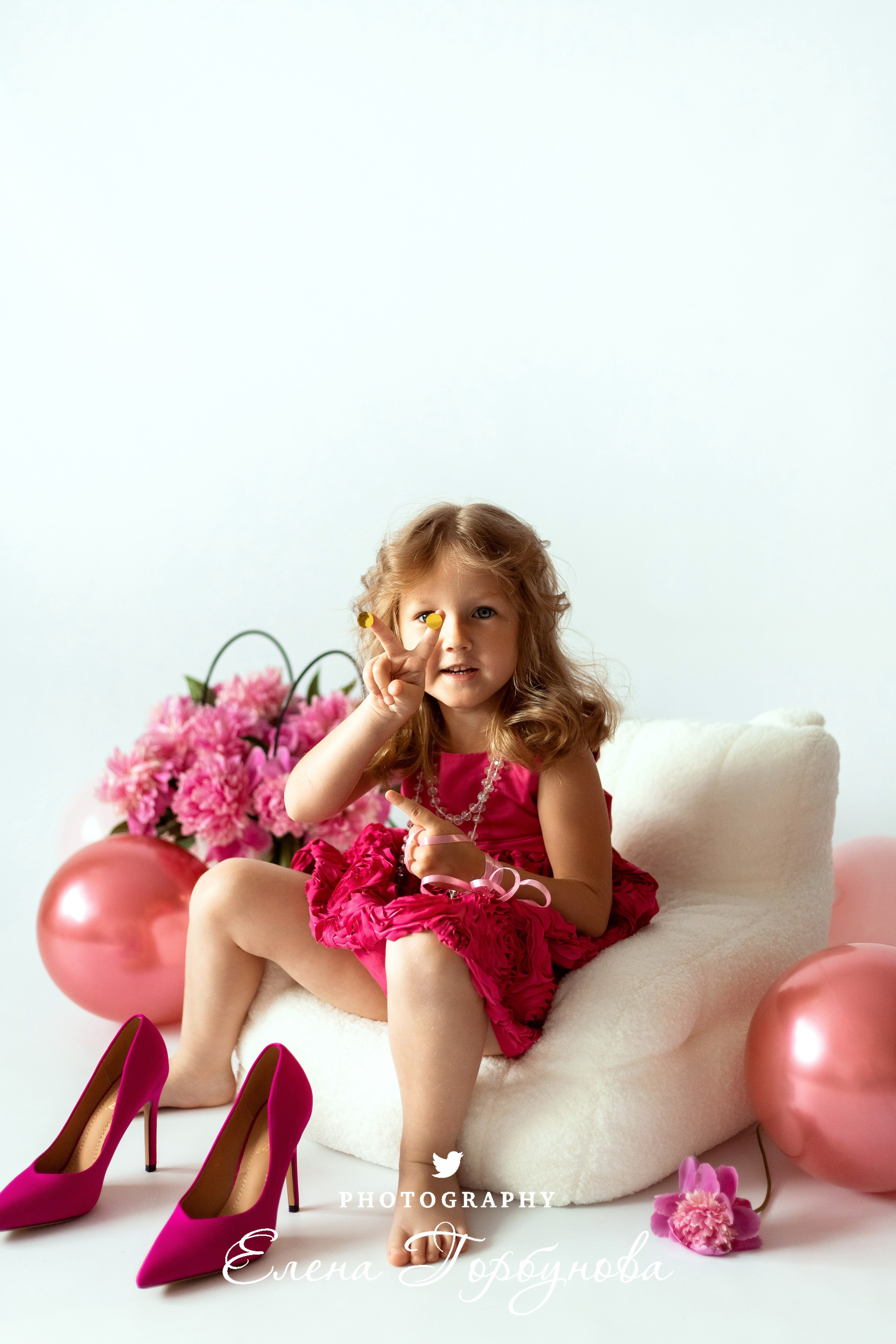 «Модница в розовом» В моей студии. Вероника и Александра. 2024. Фотограф Пермь. Свадьбы. Семья и дети, школа, д. сад. Фотокниги