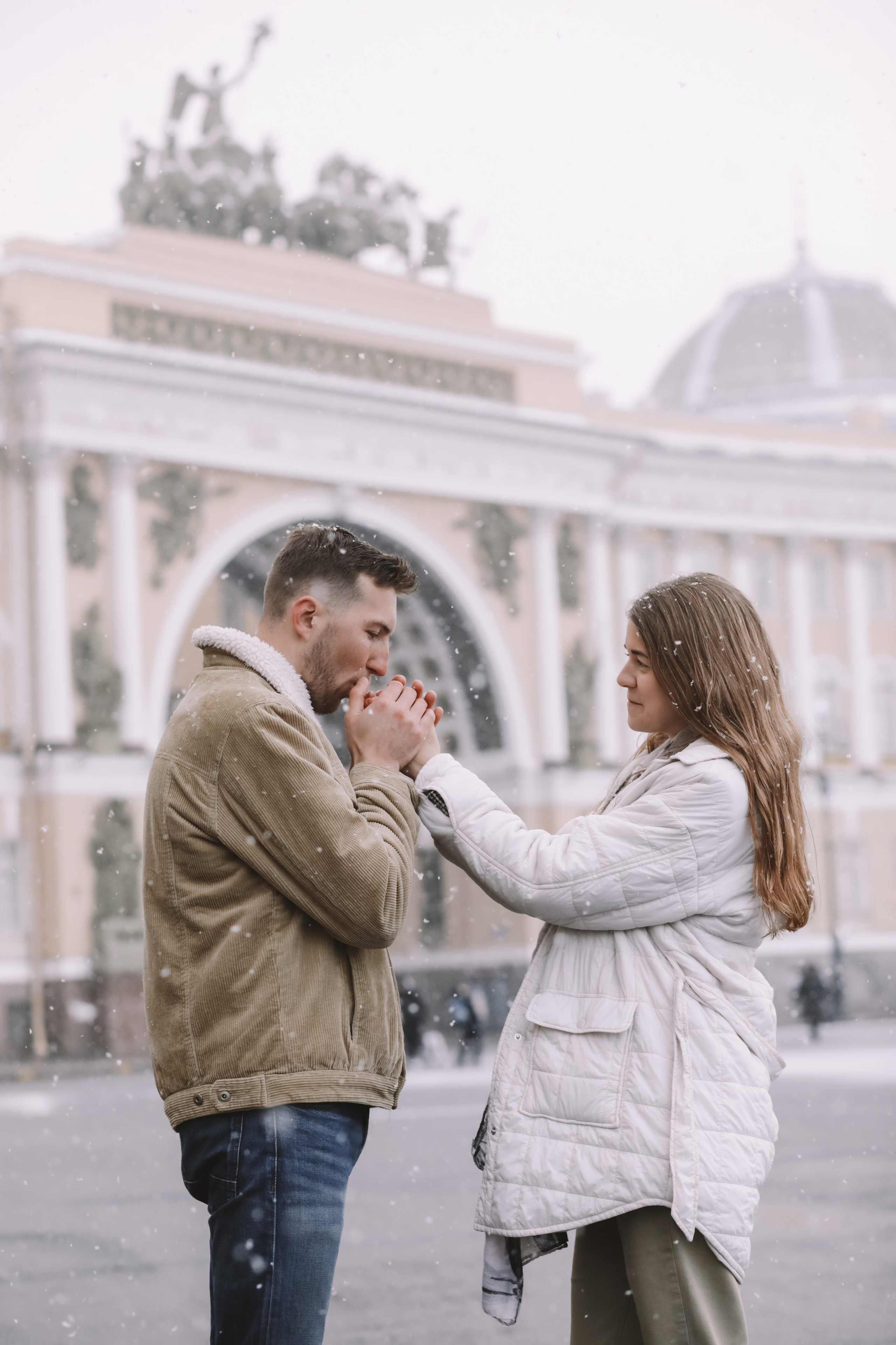 Фотопрогулка по Дворцовой площади под первым снегом, в Санкт-Петербурге. Фотограф в Санкт-Петербурге Разиля Идиятуллина