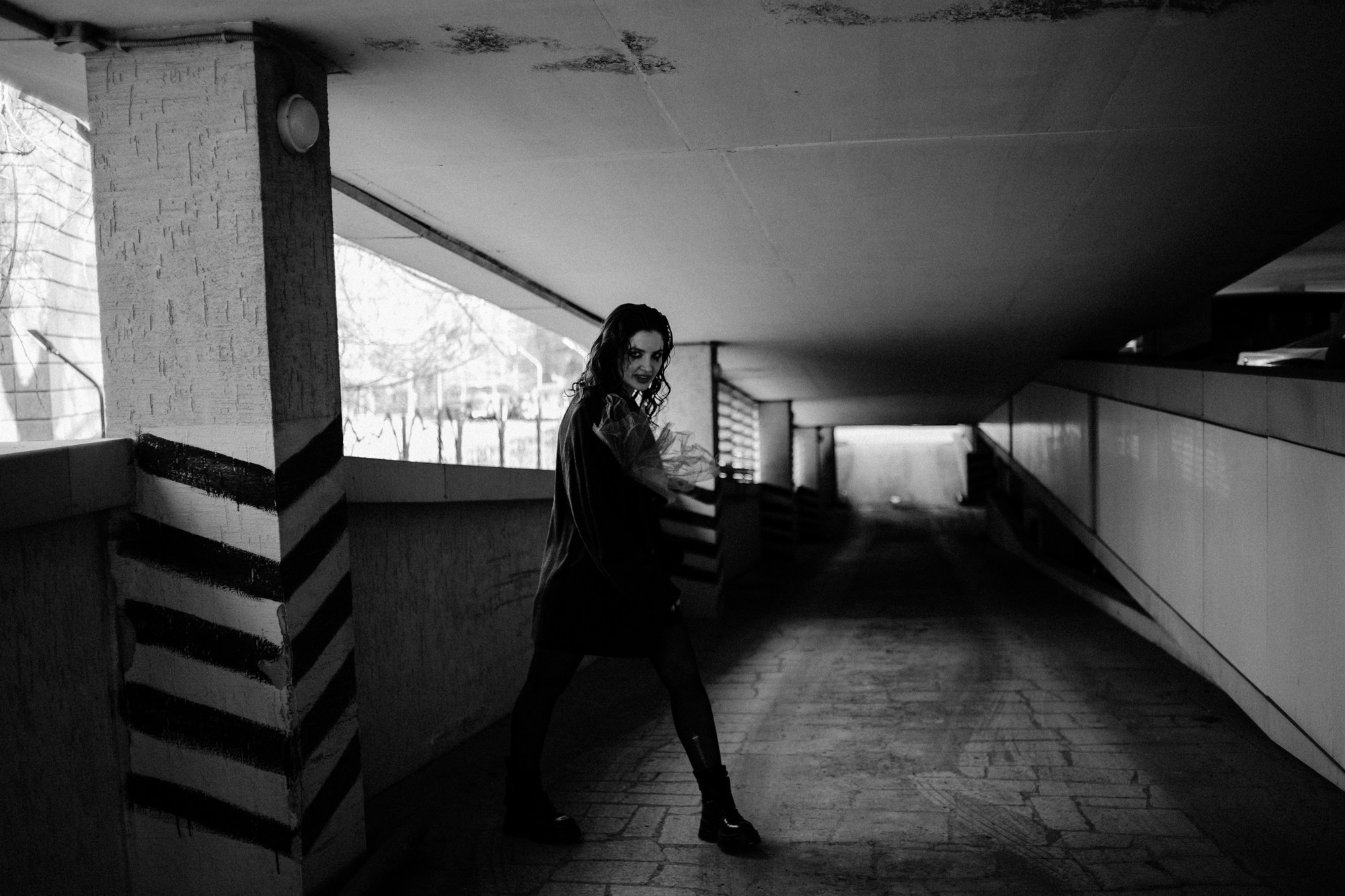 Минимализм и бетон, индустриальная локация в центре Тюмени, уличная фотография