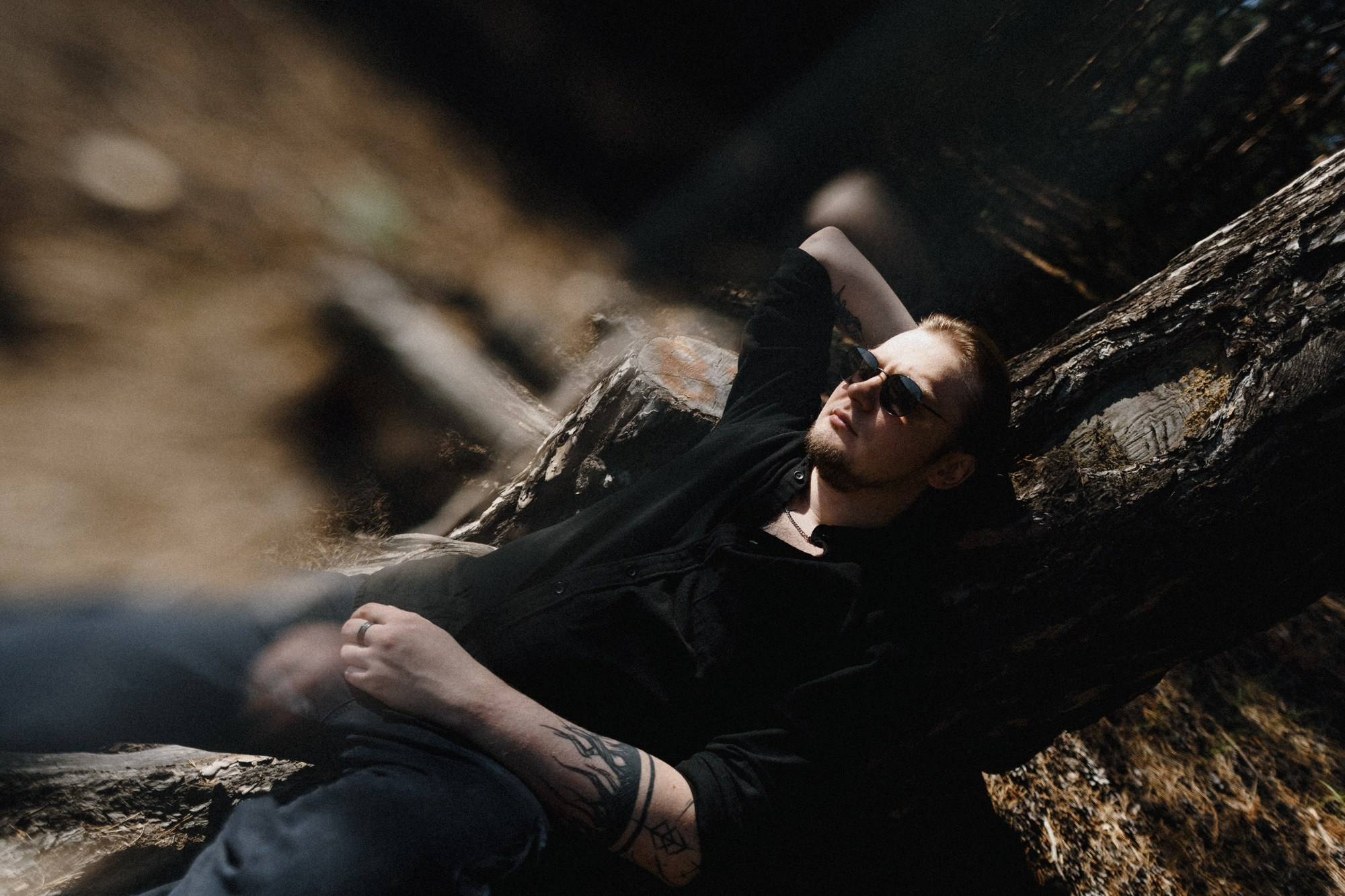 Мужской портрет на природе в Тюмени — Фотограф Дарья Мустафина. Портретный фотограф Тюмень Дарья Мустафина