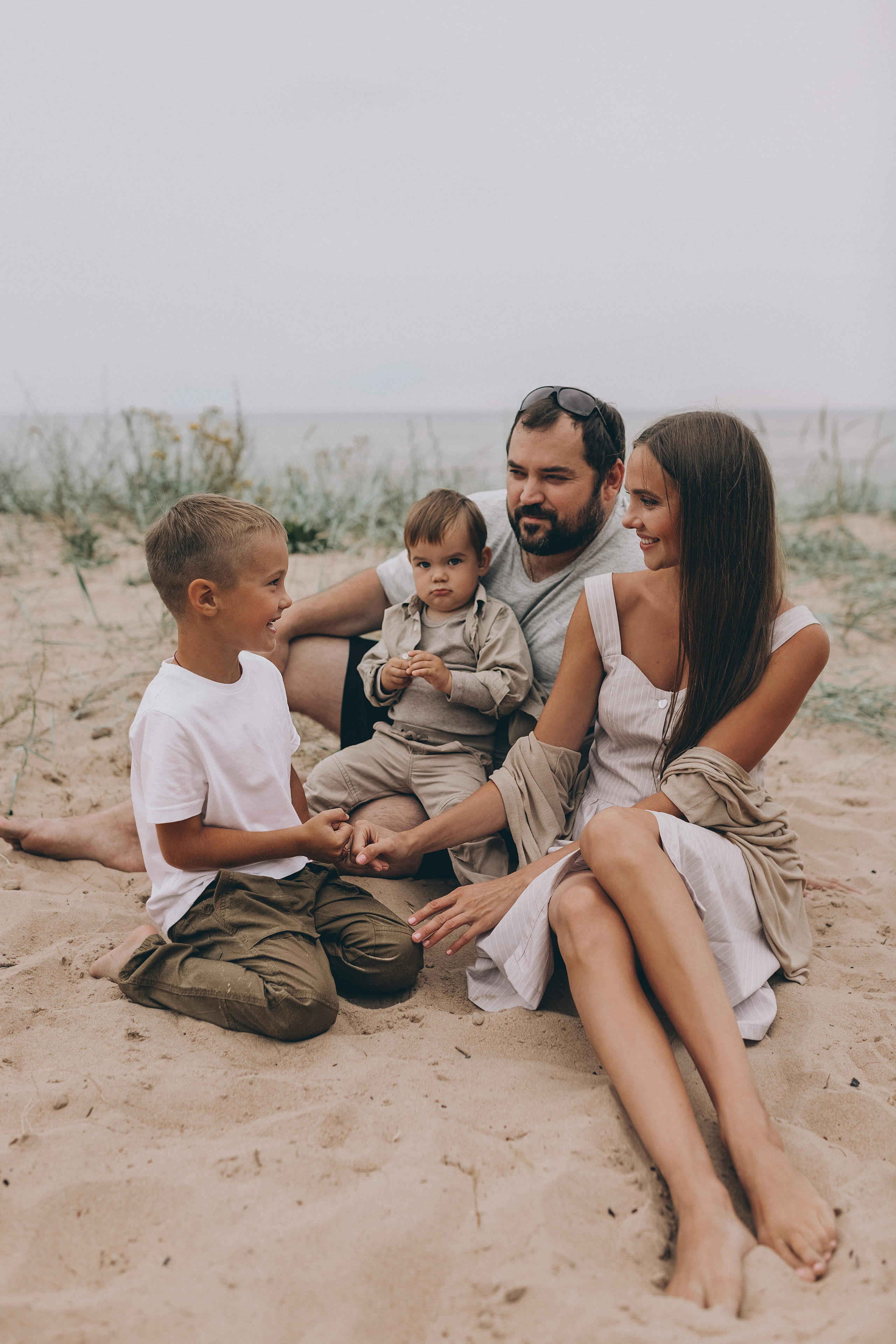 Юлия и семья. Пляж. Семейный и женский фотограф в Санкт-Петербурге Наталья Карась