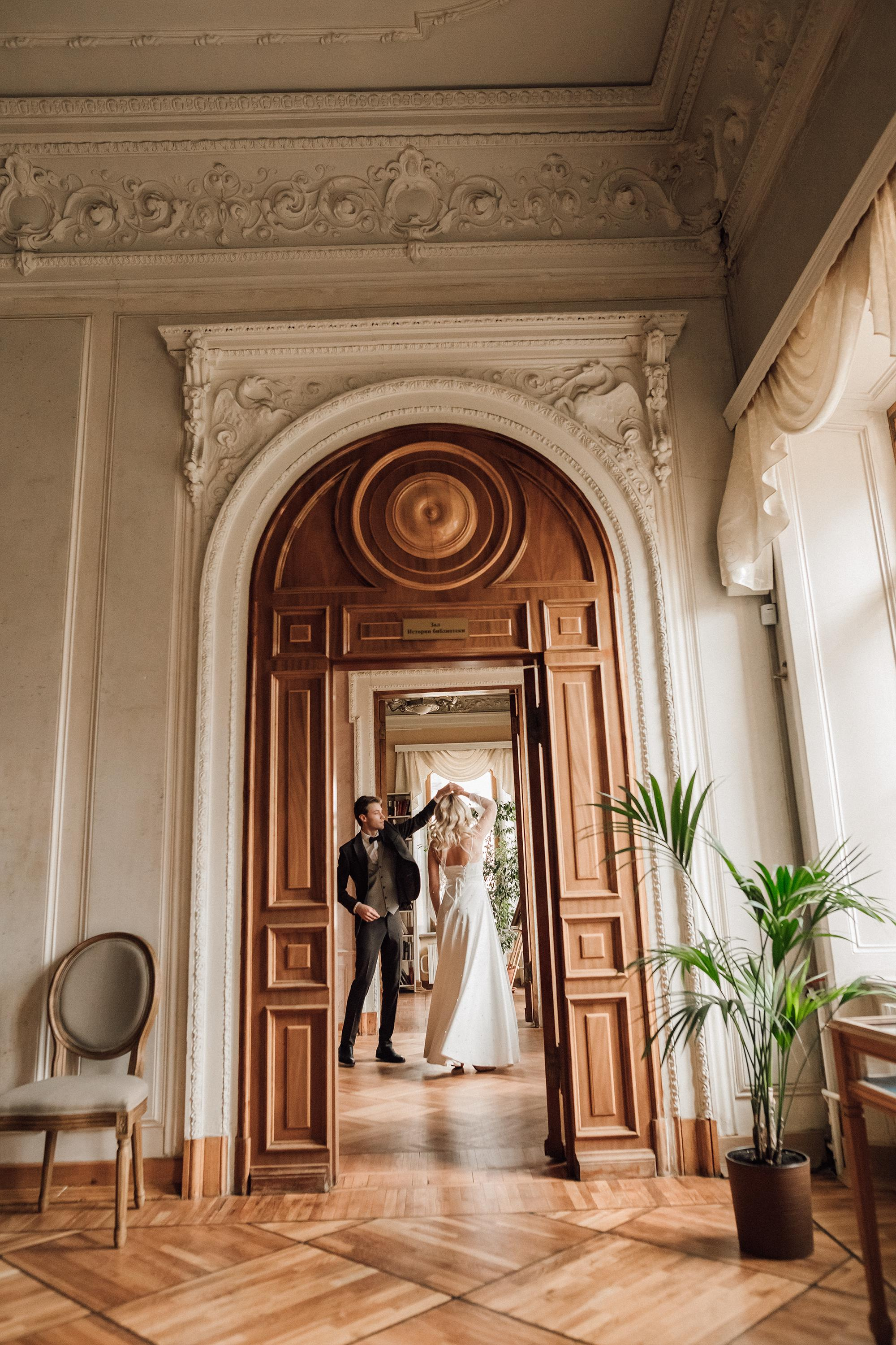 Анна и Андрей. Библиотека им. Пушкина. Свадебный и семейный фотограф в Москве Евгения Лисина