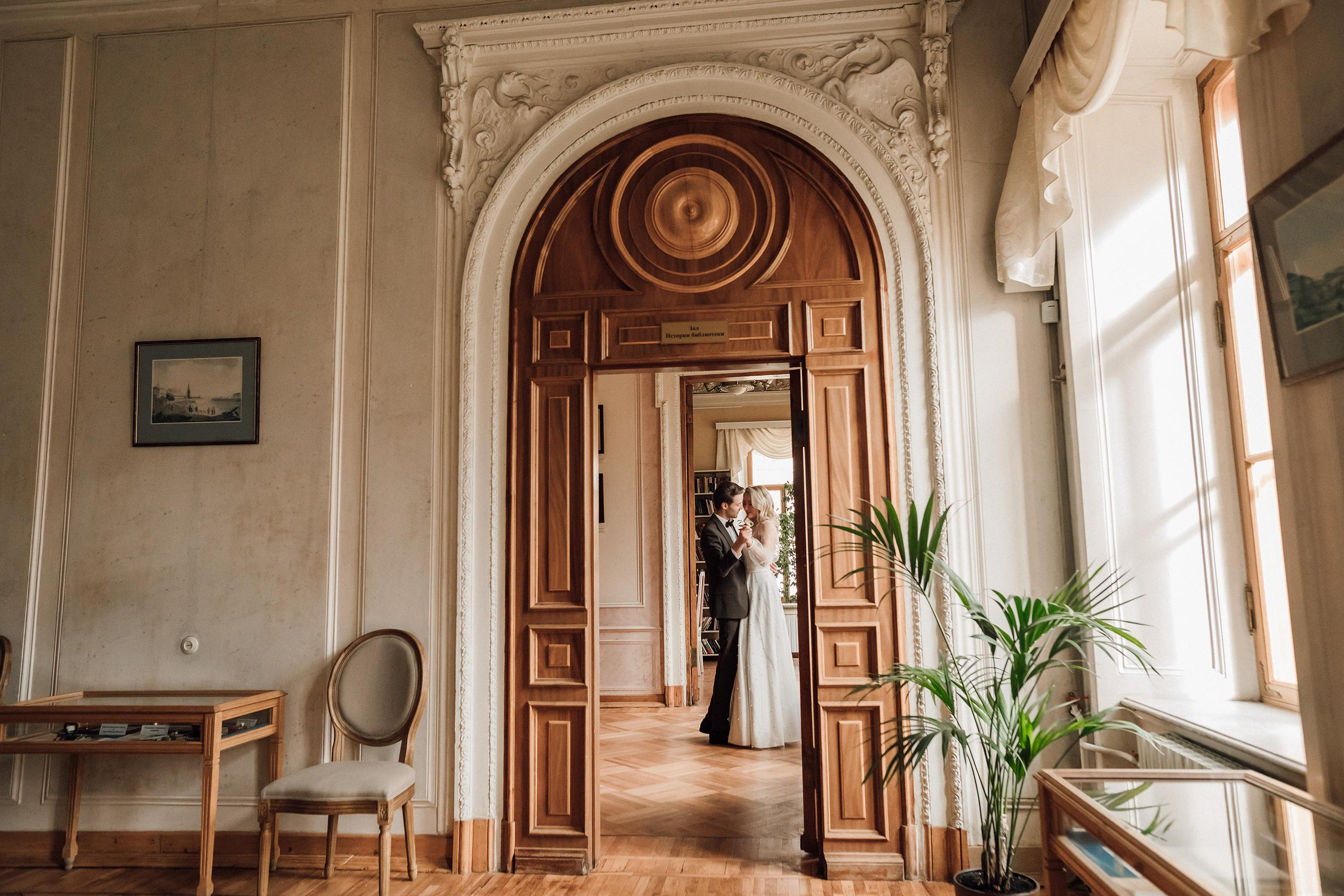 Анна и Андрей. Библиотека им. Пушкина. Свадебный и семейный фотограф в Москве Евгения Лисина