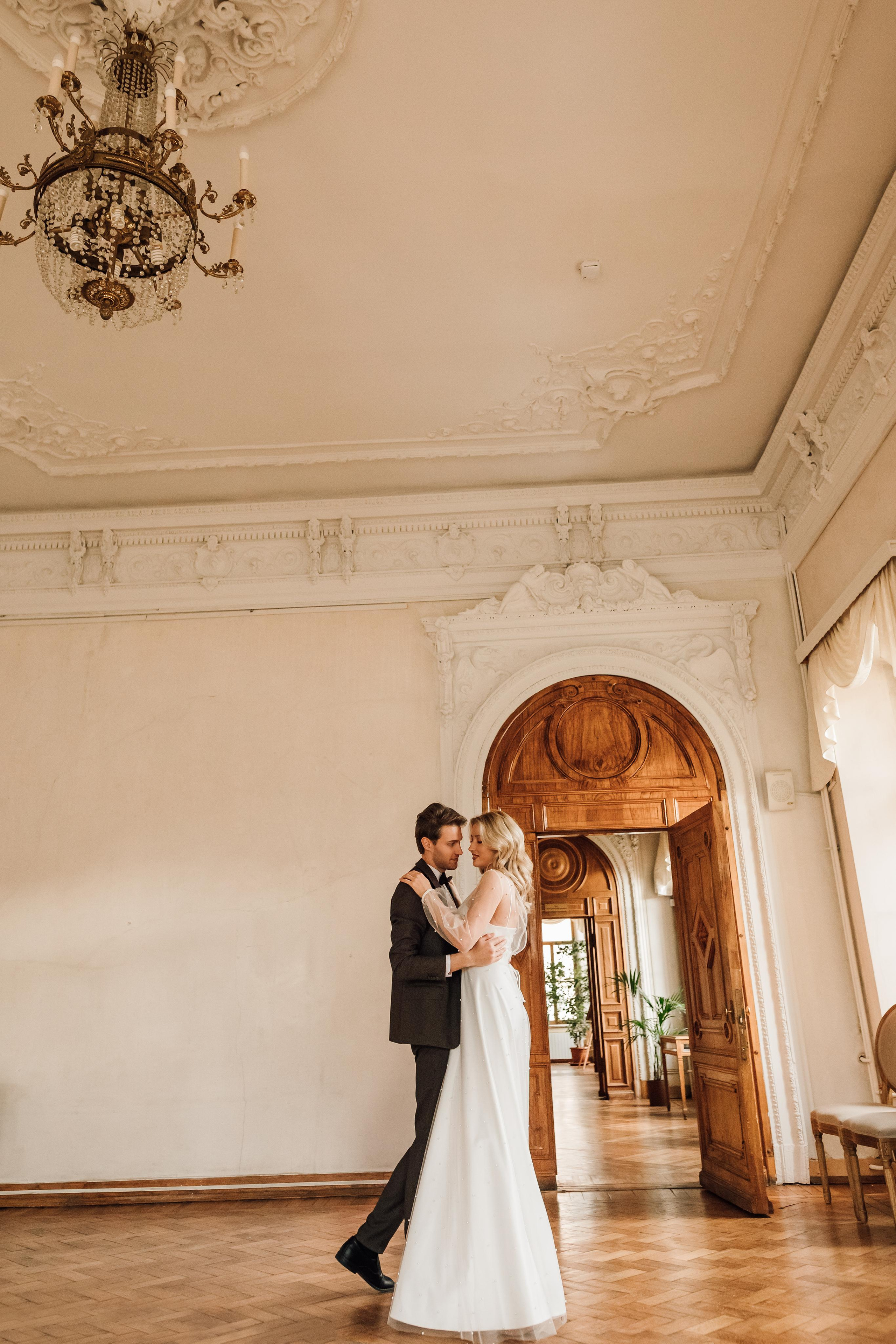 Анна и Андрей. Библиотека им. Пушкина. Свадебный и семейный фотограф в Москве Евгения Лисина