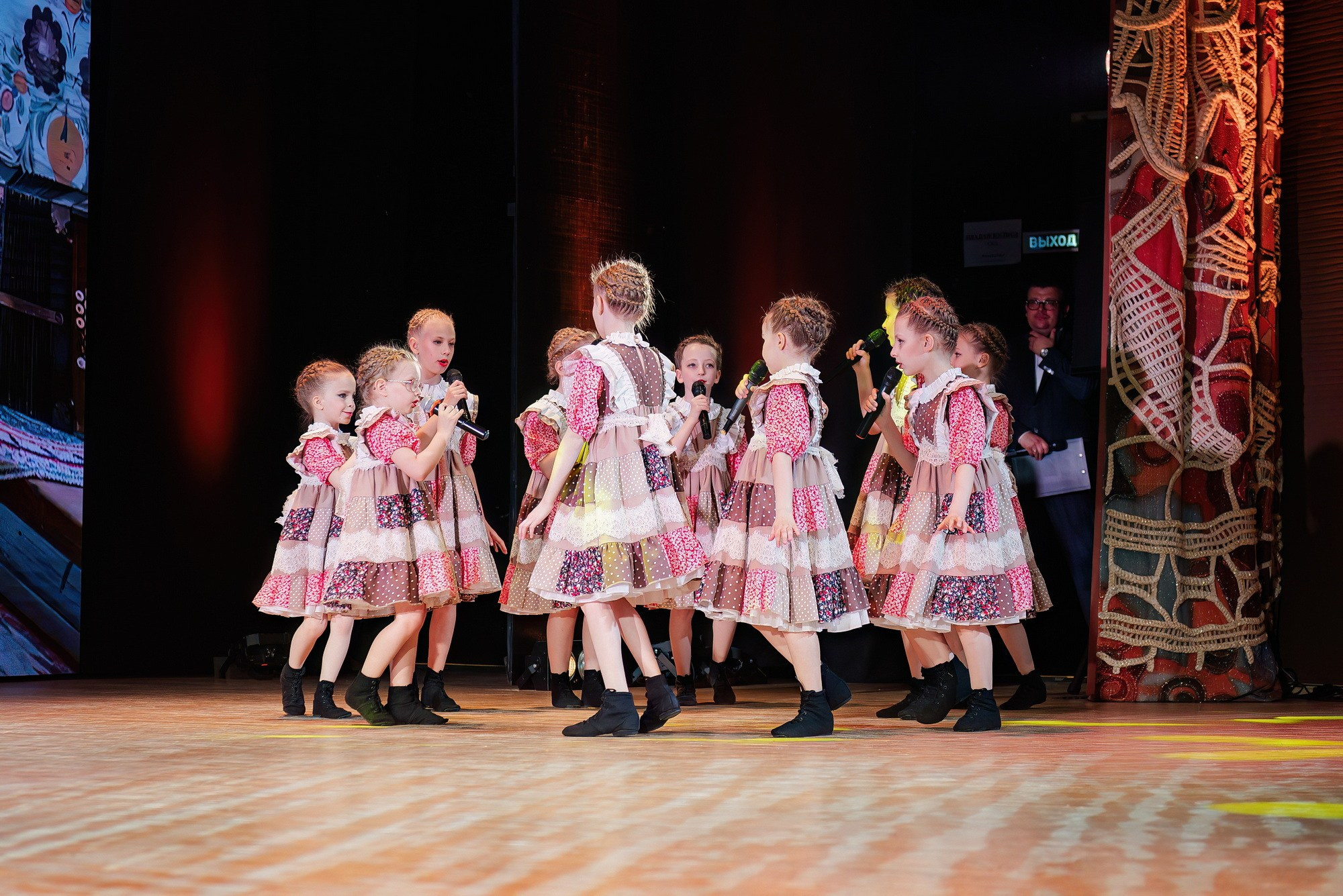 Отчетный концерт Образцового коллектива Алтая театра эстрадной песни «Созвездие». Свадебный и репортажный фотограф Никита Сницарев в Барнауле