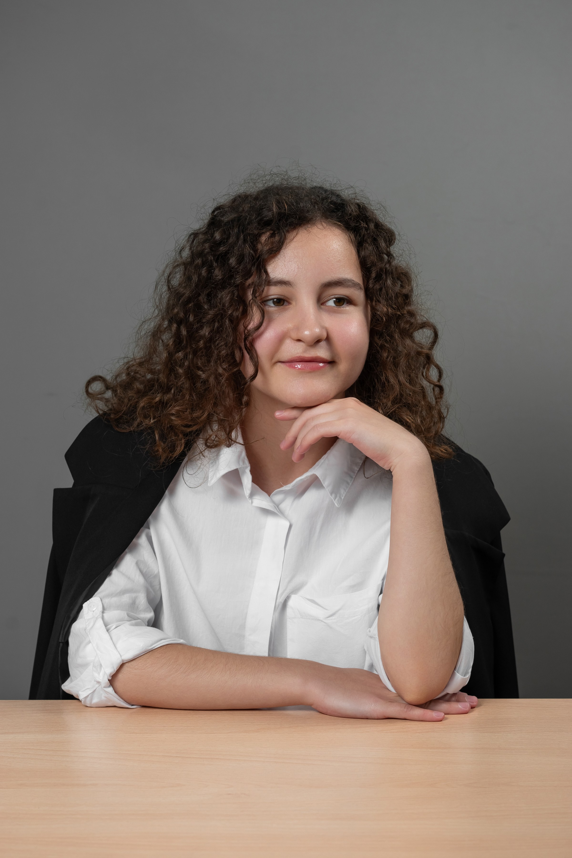 Портреты на сером  фоне. Ольга Плаксина фотограф в Саратове