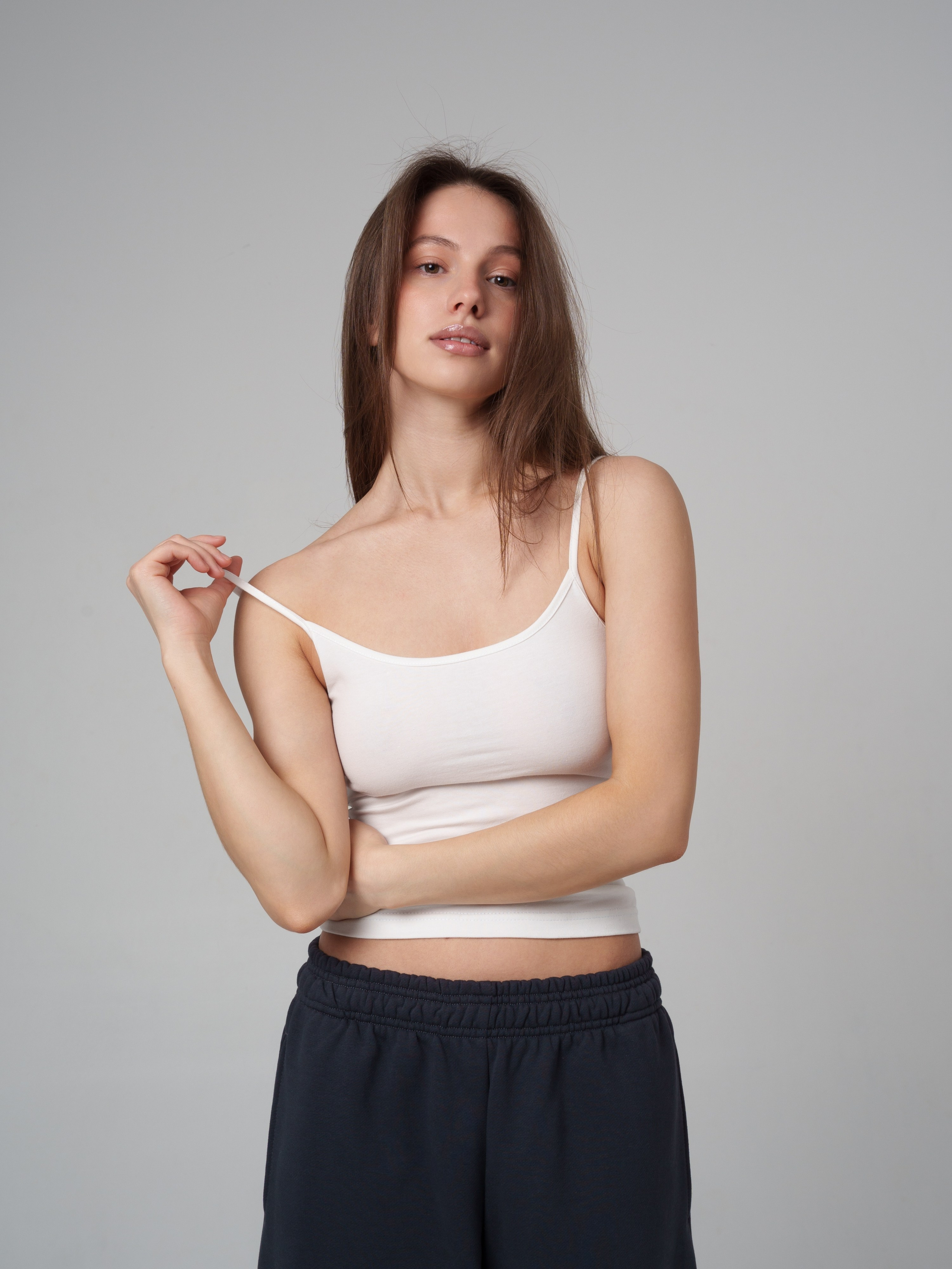 Топы на сером фоне. Иван Упоров — фотограф, рилсмейкер чебоксары