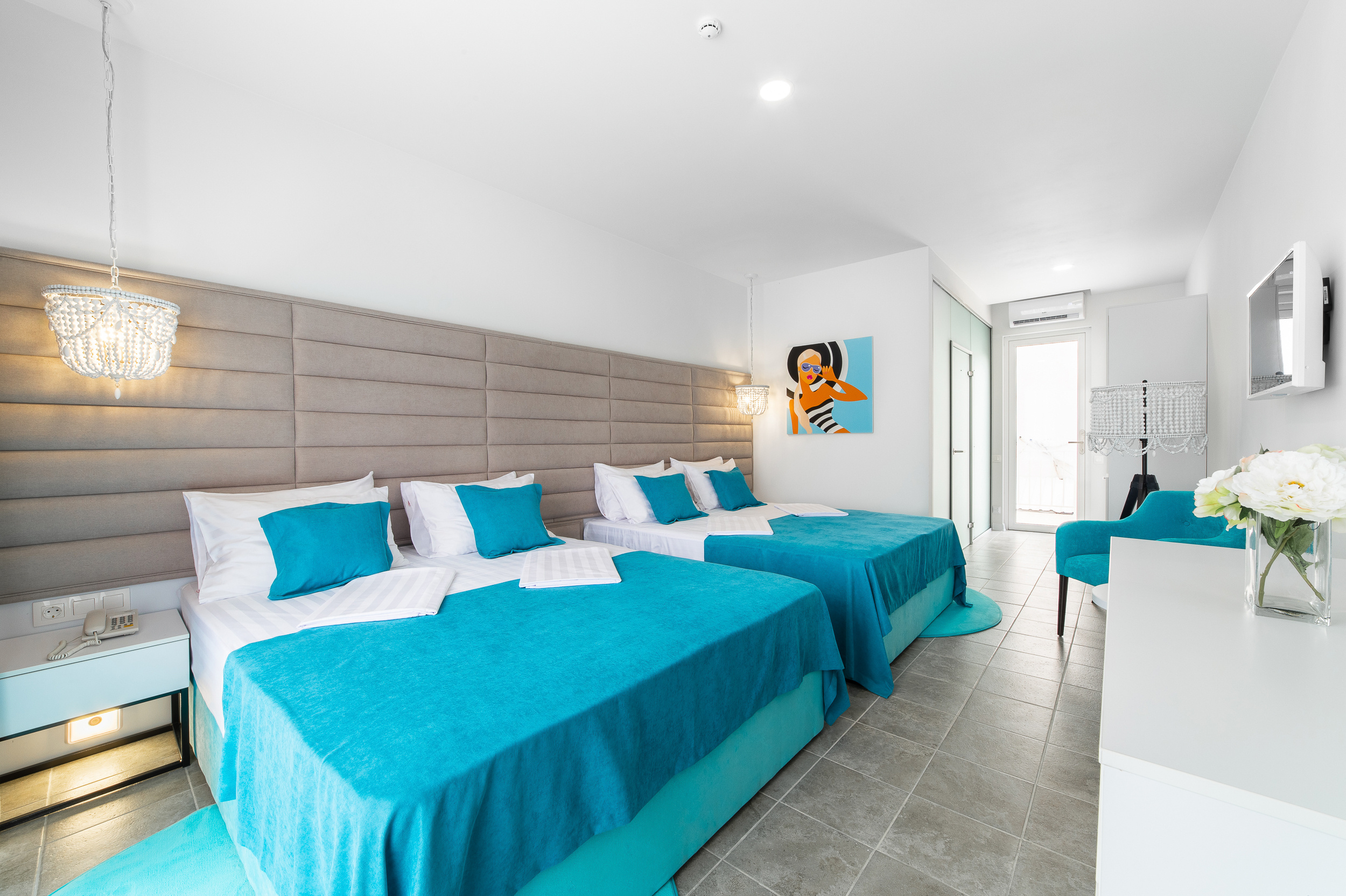 Renatphoto-Интерьерная фотосъёмка для известного отеля Bora-Bora. Профессиональная фотосъёмка интерьеров, предметная фотосессия еды для меню г. Анапа