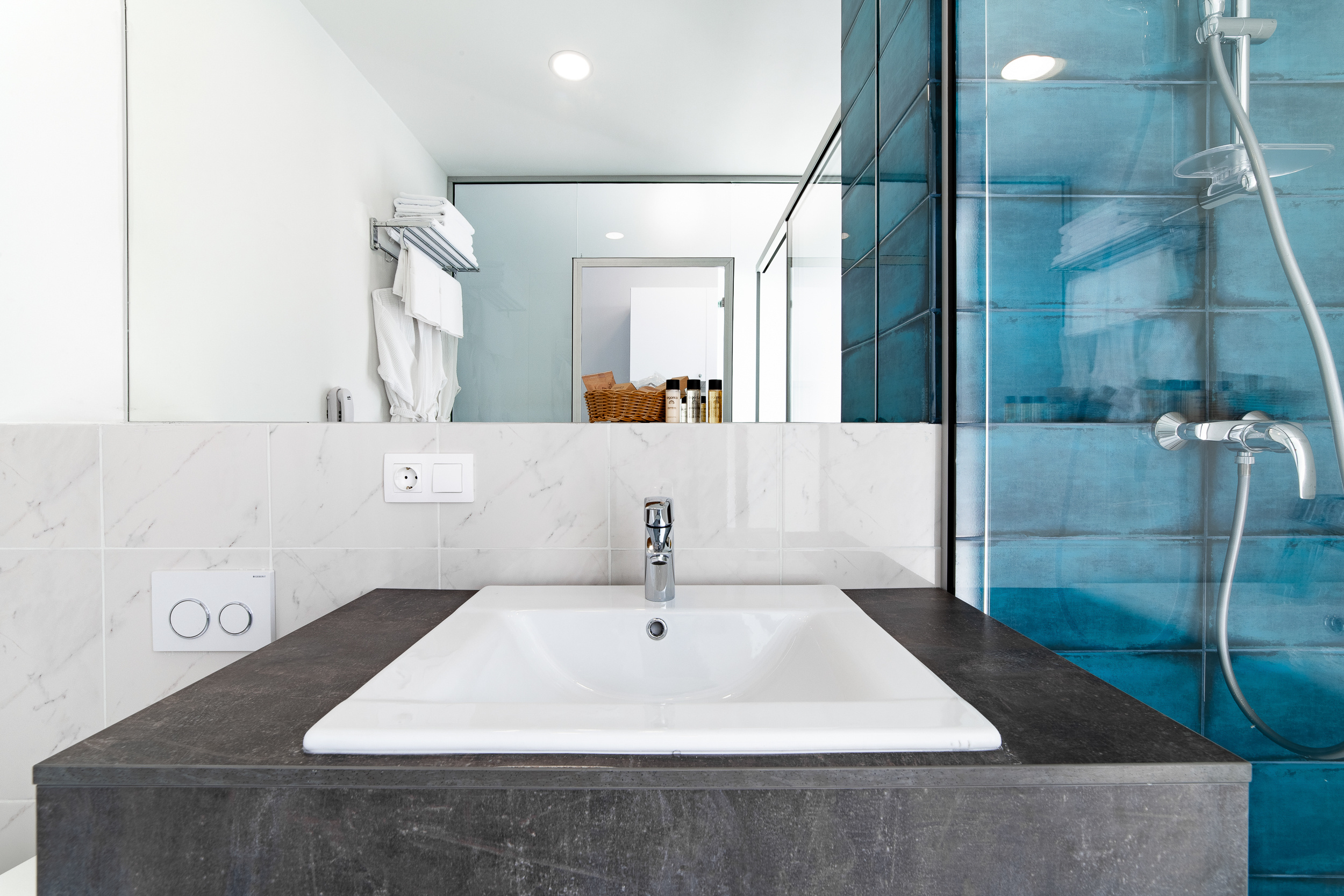 Renatphoto-Интерьерная фотосъёмка для известного отеля Bora-Bora. Профессиональная фотосъёмка интерьеров, предметная фотосессия еды для меню г. Анапа