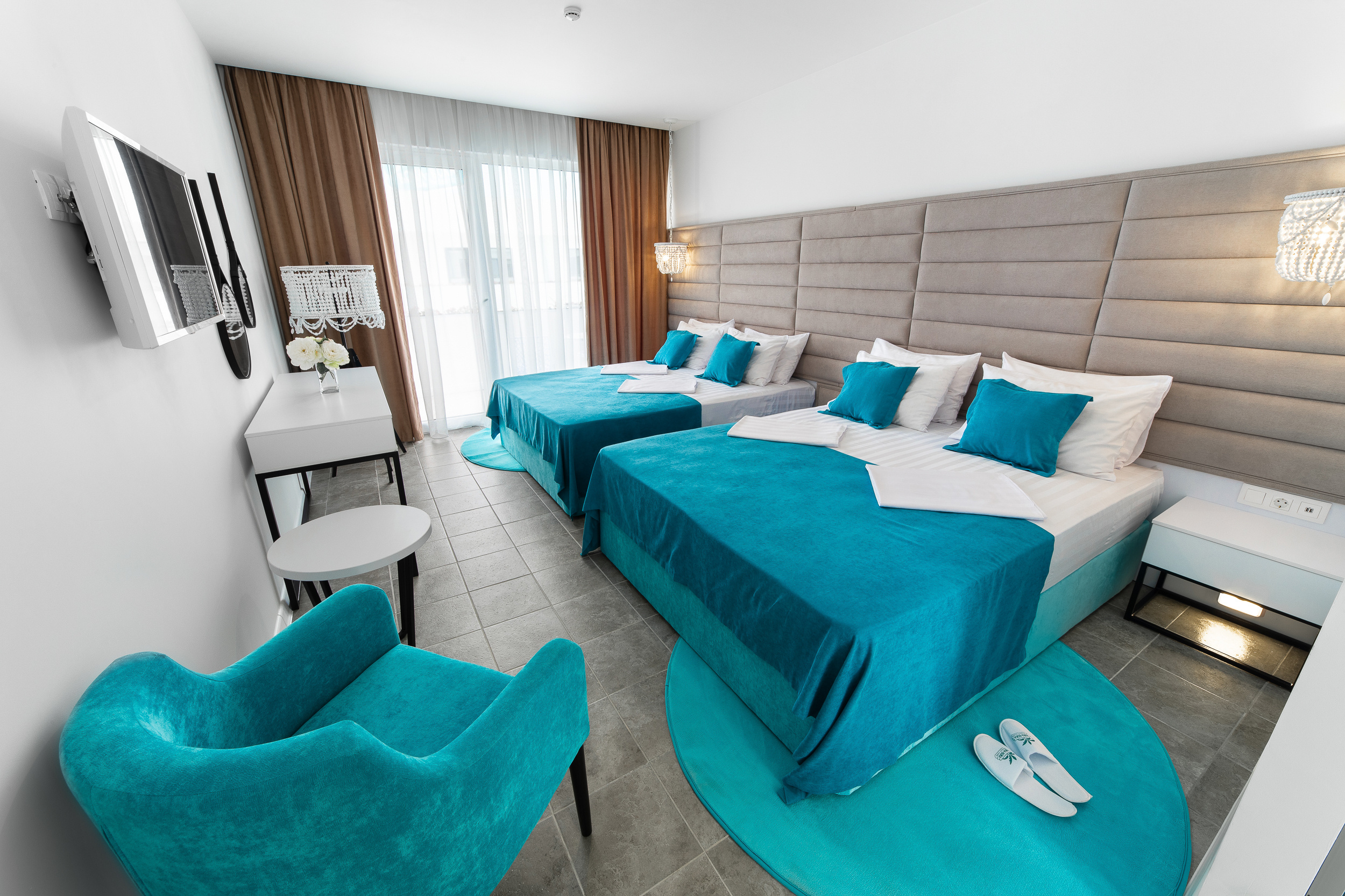 Renatphoto-Интерьерная фотосъёмка для известного отеля Bora-Bora. Профессиональная фотосъёмка интерьеров, предметная фотосессия еды для меню г. Анапа