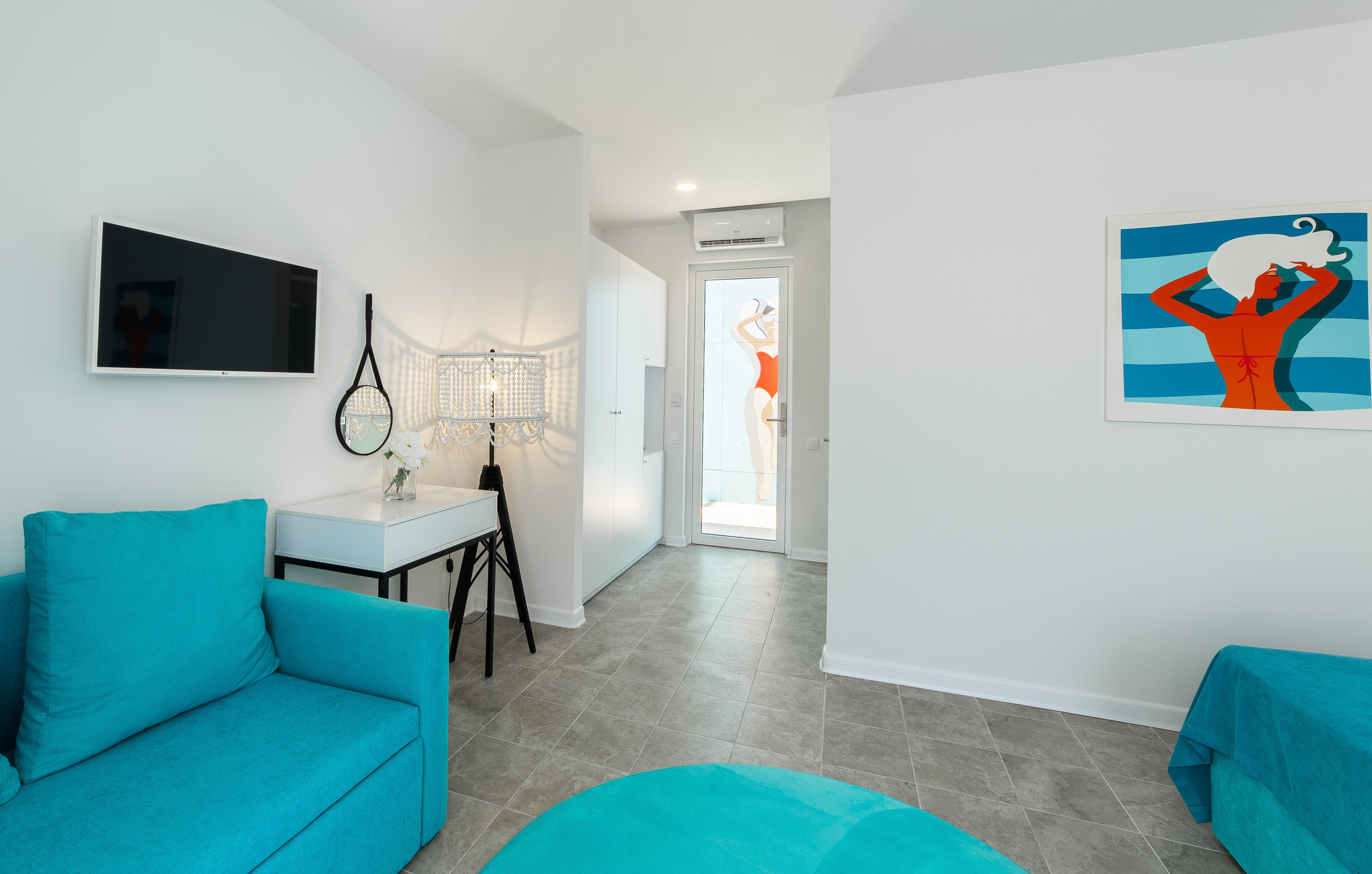 Renatphoto-Интерьерная фотосъёмка для известного отеля Bora-Bora. Профессиональная фотосъёмка интерьеров, предметная фотосессия еды для меню г. Анапа