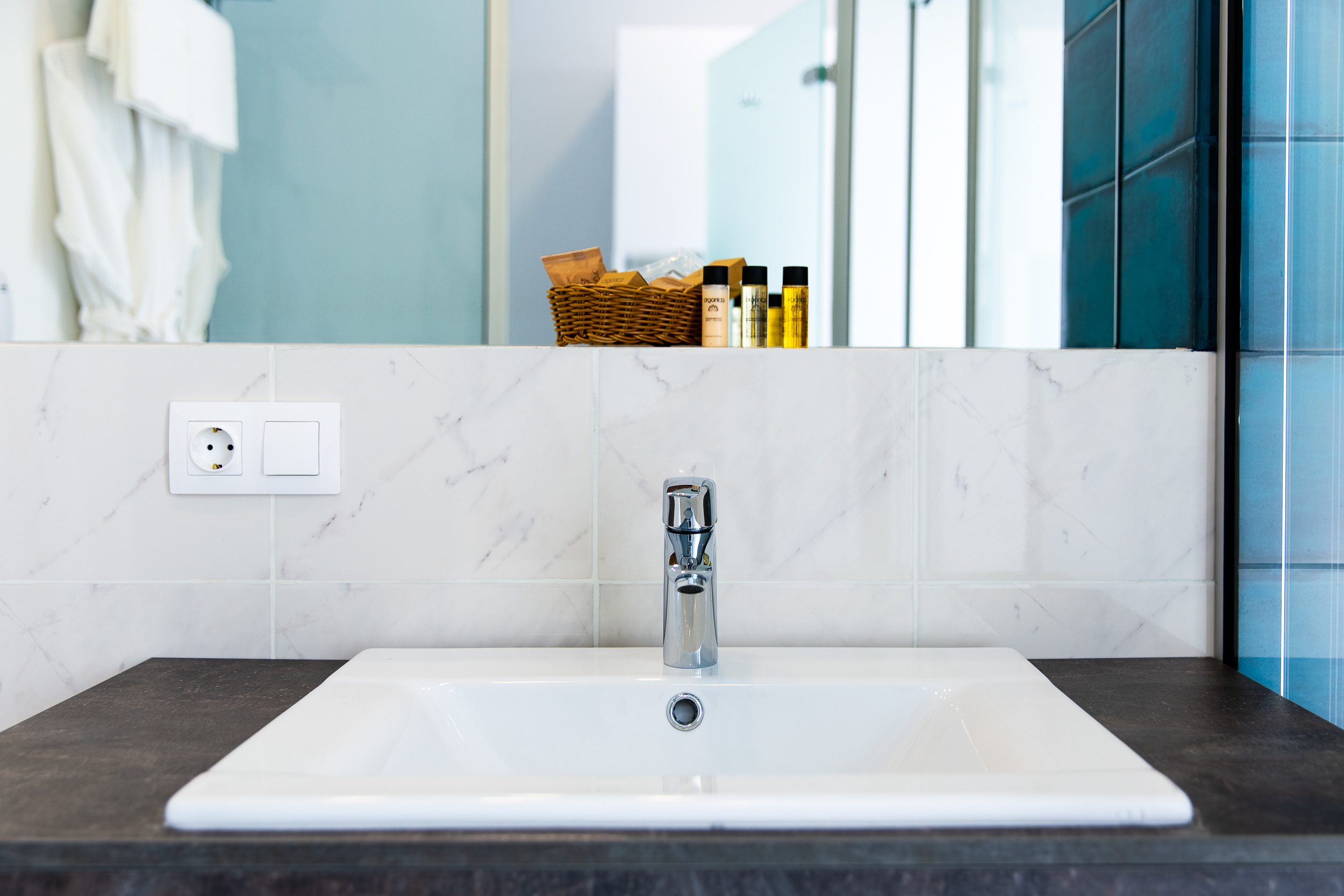 Renatphoto-Интерьерная фотосъёмка для известного отеля Bora-Bora. Профессиональная фотосъёмка интерьеров, предметная фотосессия еды для меню г. Анапа