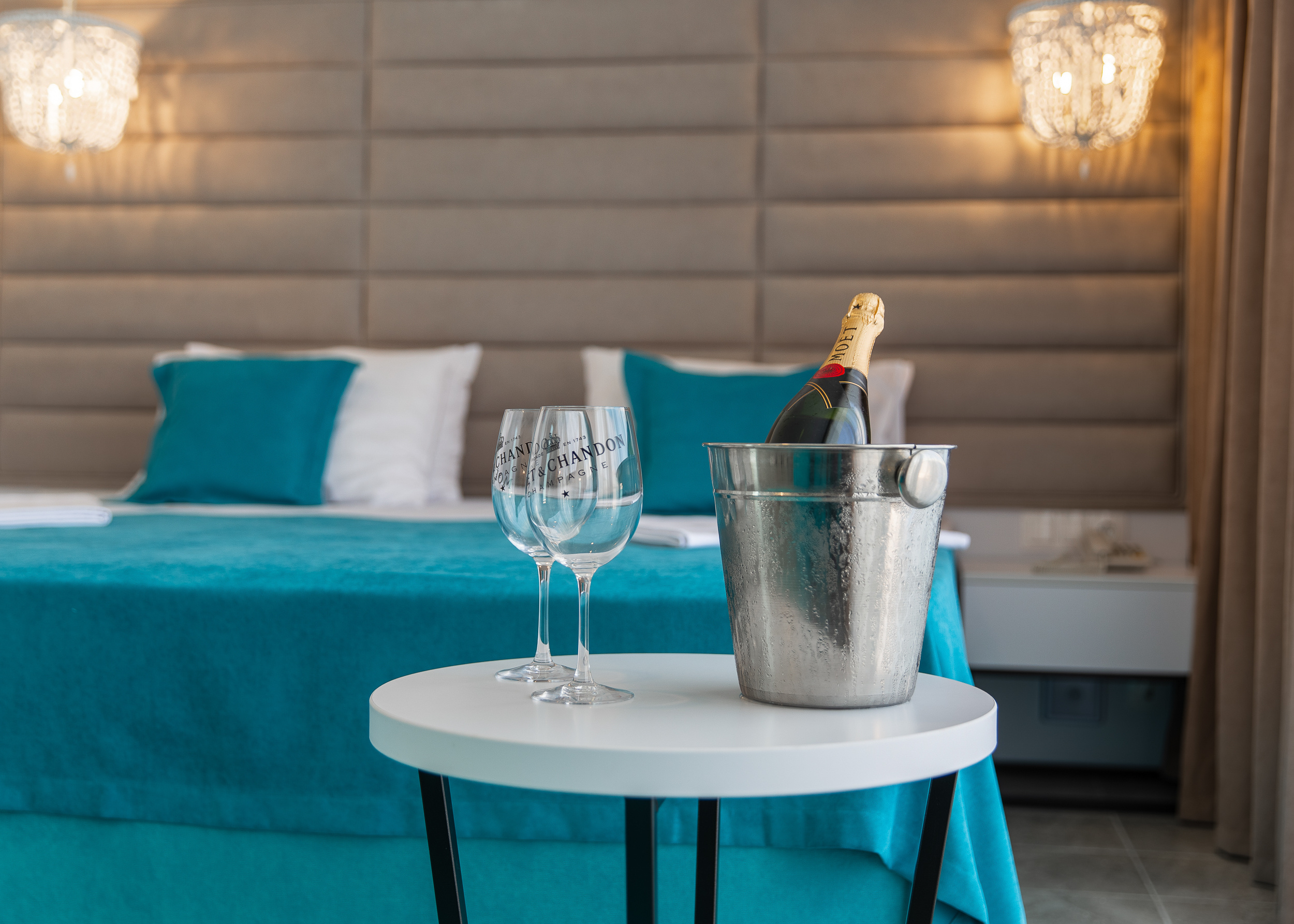 Renatphoto-Интерьерная фотосъёмка для известного отеля Bora-Bora. Профессиональная фотосъёмка интерьеров, предметная фотосессия еды для меню г. Анапа