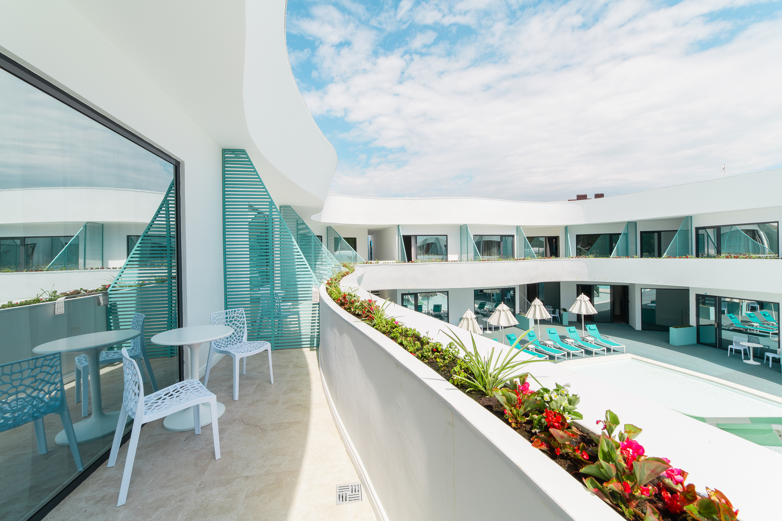 Renatphoto-Интерьерная фотосъёмка для известного отеля Bora-Bora. Профессиональная фотосъёмка интерьеров, предметная фотосессия еды для меню г. Анапа