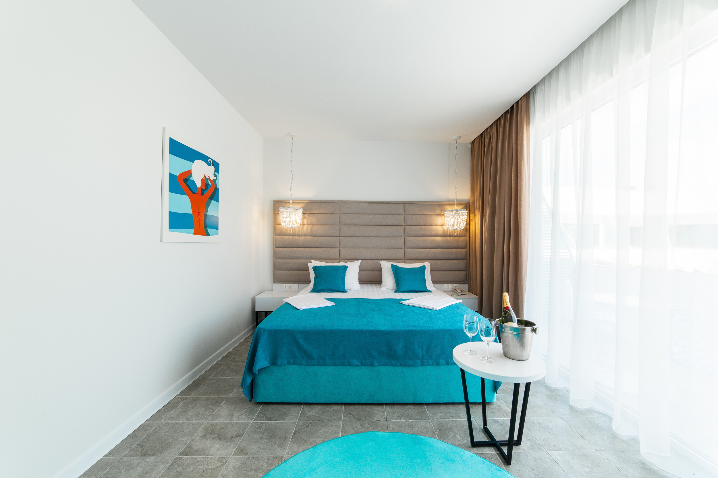 Renatphoto-Интерьерная фотосъёмка для известного отеля Bora-Bora. Профессиональная фотосъёмка интерьеров, предметная фотосессия еды для меню г. Анапа