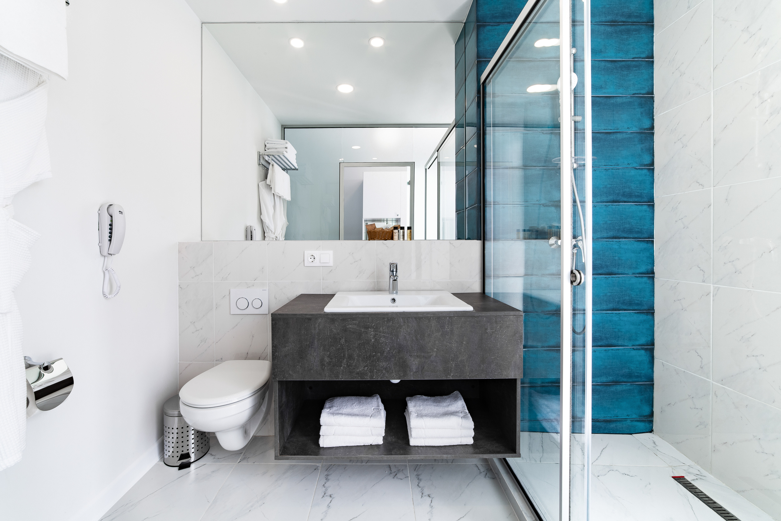 Renatphoto-Интерьерная фотосъёмка для известного отеля Bora-Bora. Профессиональная фотосъёмка интерьеров, предметная фотосессия еды для меню г. Анапа