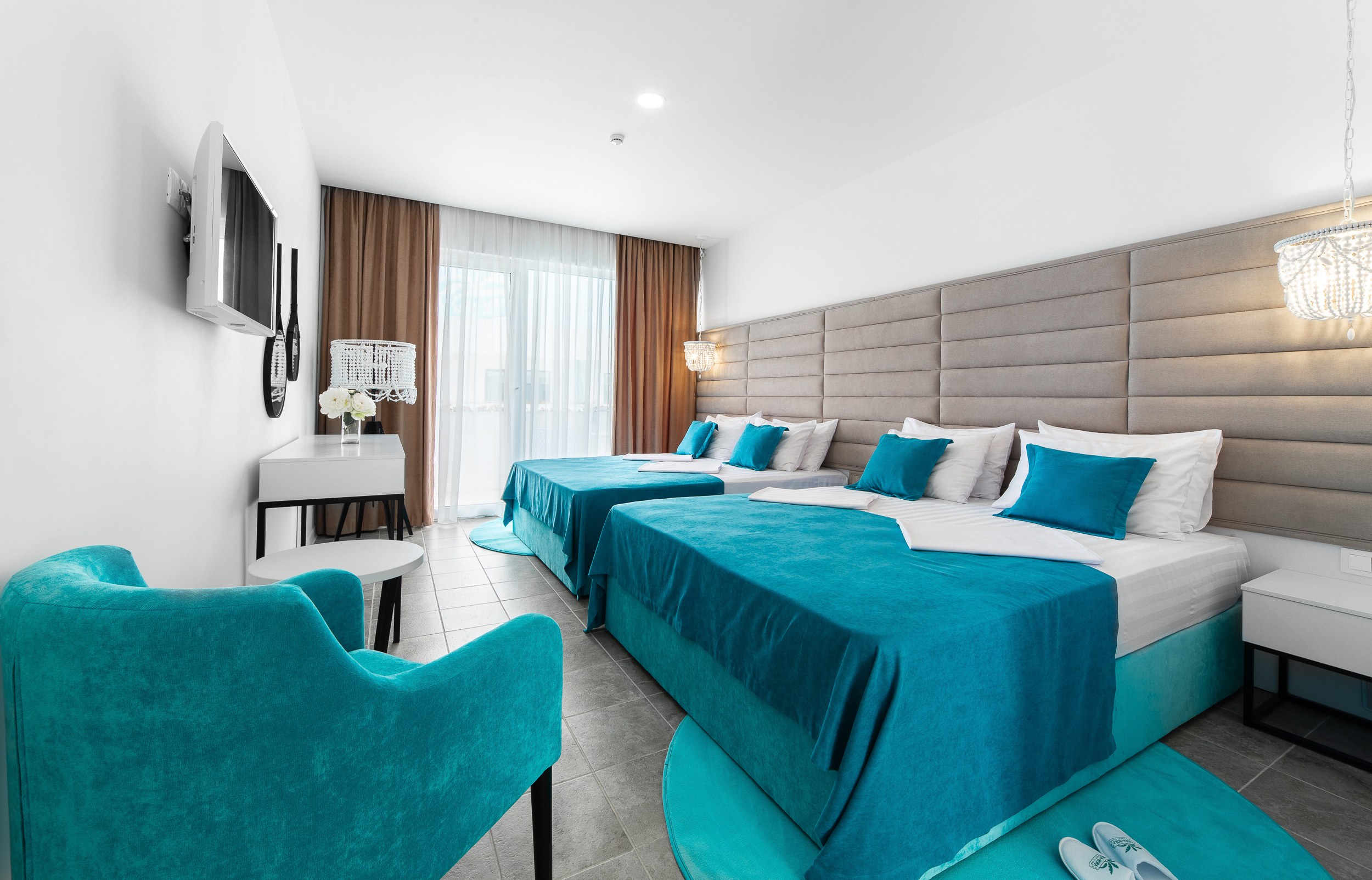 Renatphoto-Интерьерная фотосъёмка для известного отеля Bora-Bora. Профессиональная фотосъёмка интерьеров, предметная фотосессия еды для меню г. Анапа